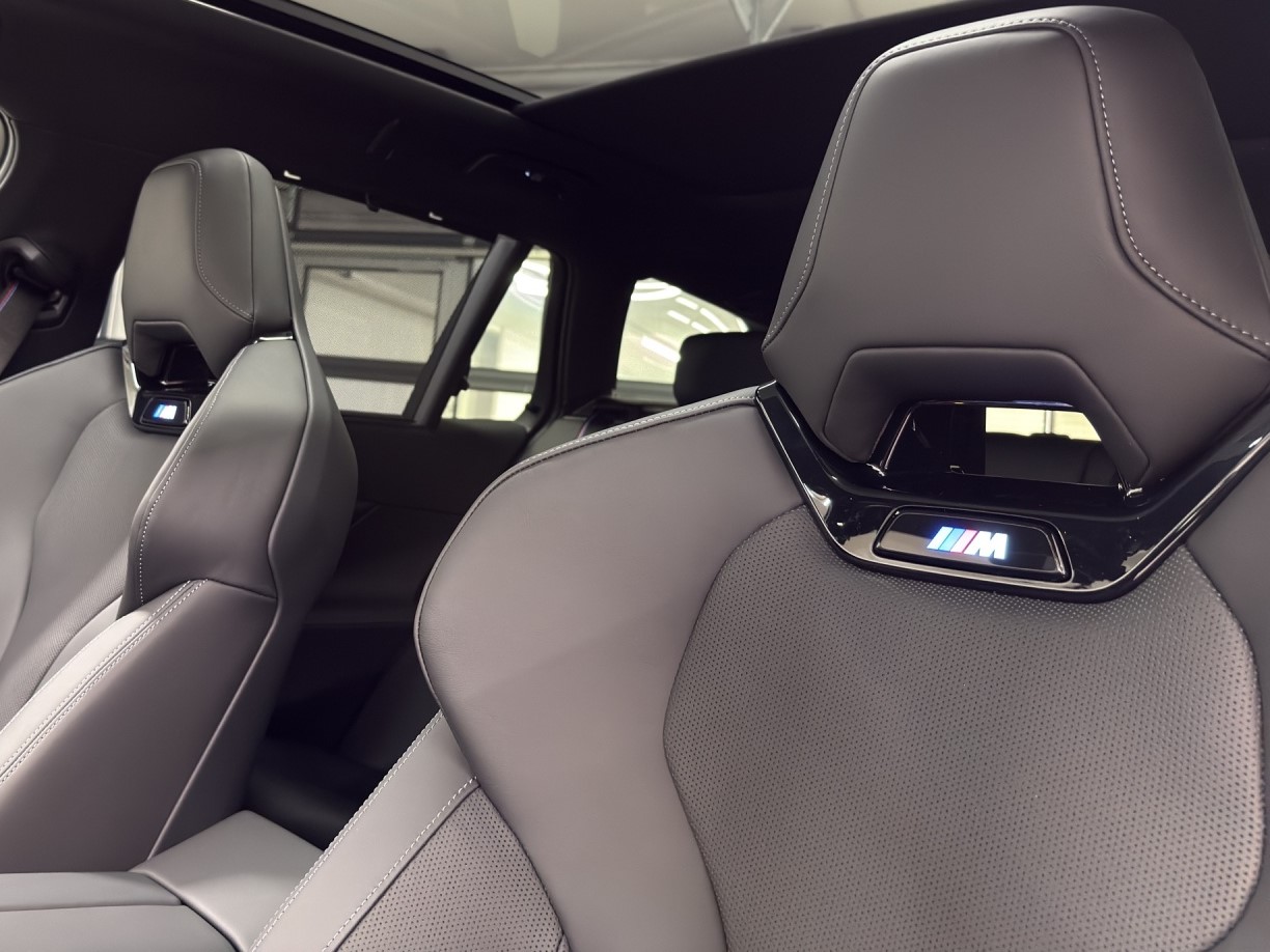 BMW 550e xDrive Touring M Sport Steptronic-image-21