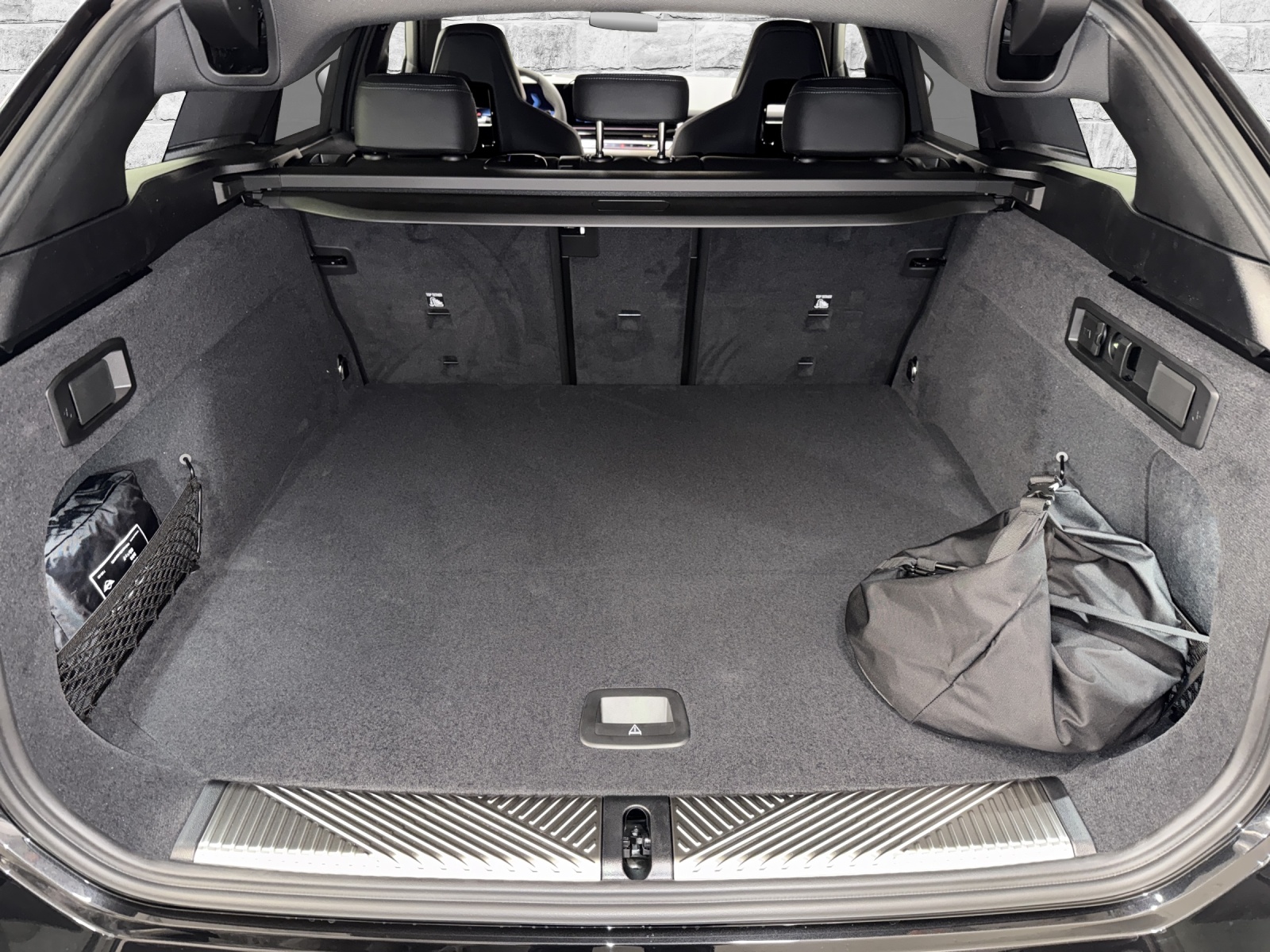BMW 550e xDrive Touring M Sport Steptronic-image-22