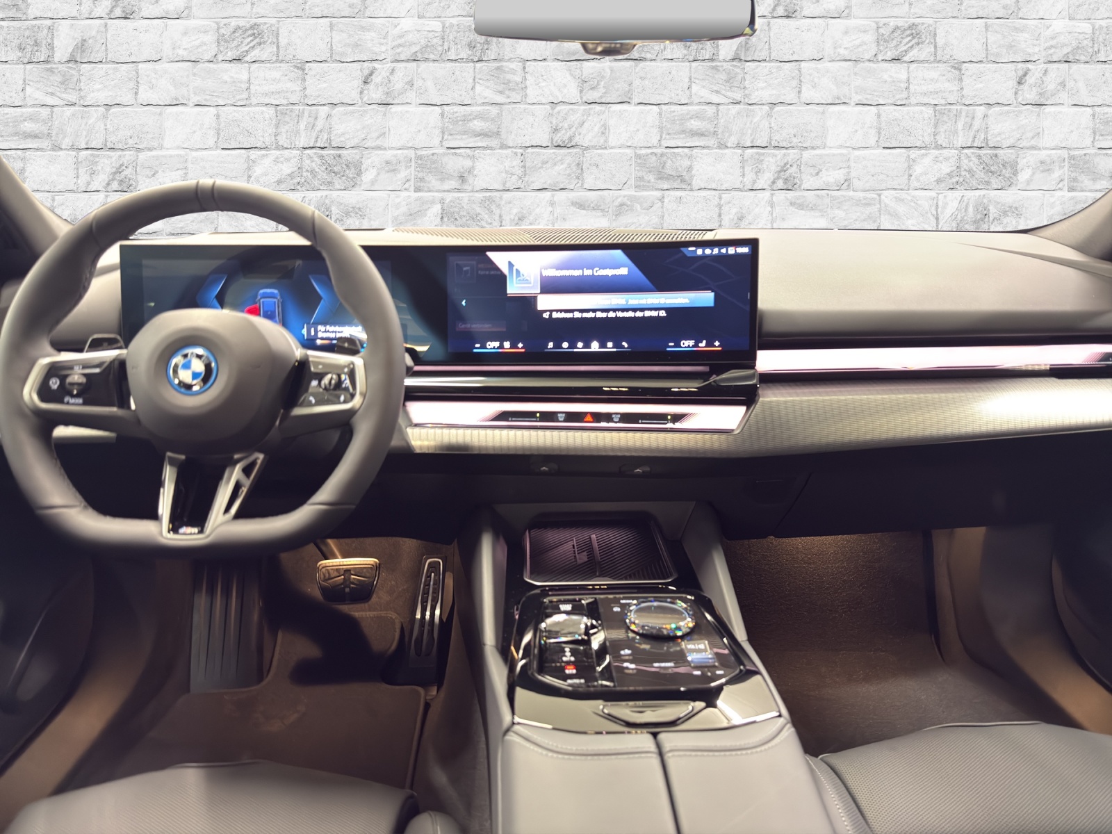 BMW 550e xDrive Touring M Sport Steptronic-image-7