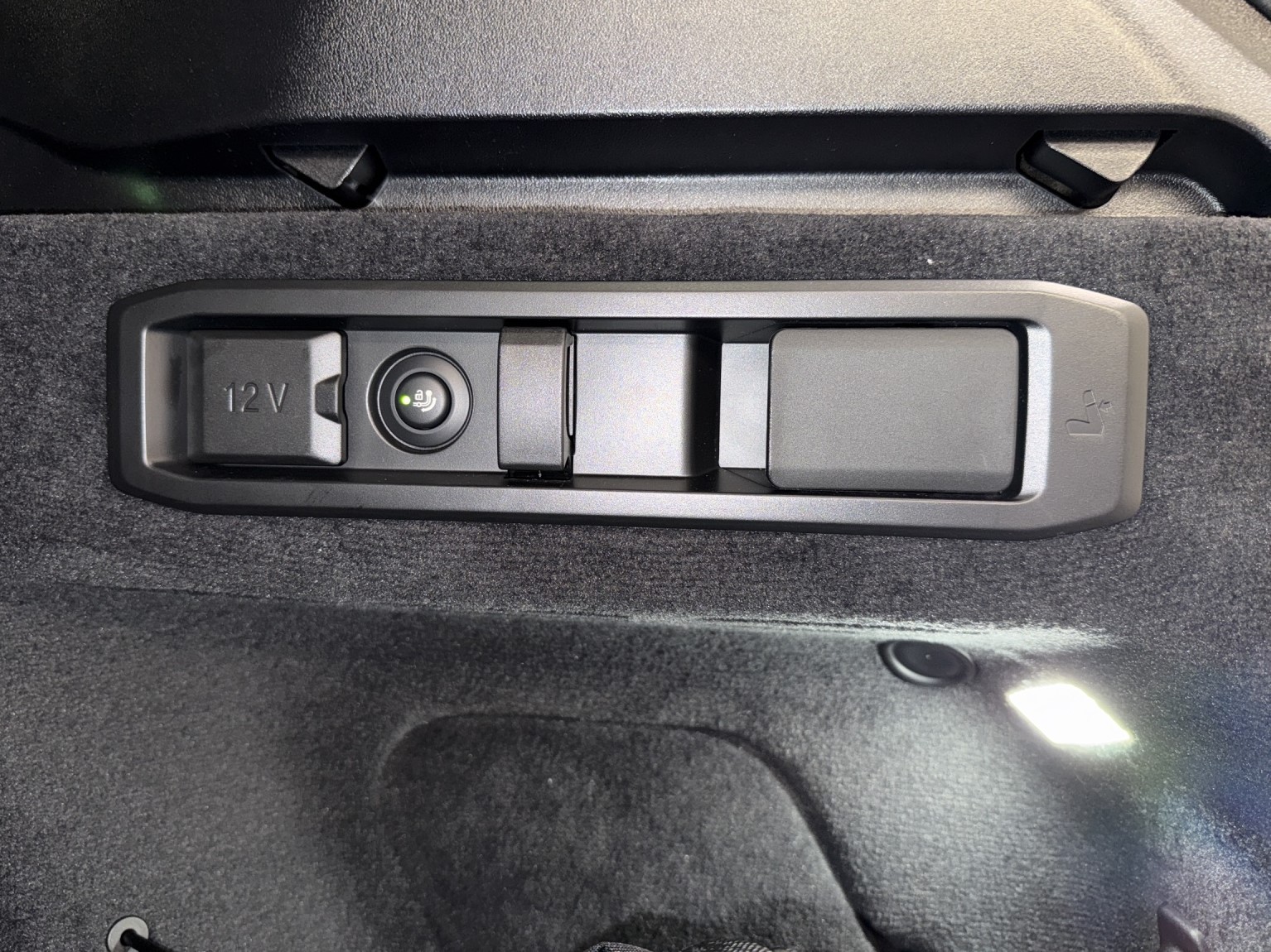 BMW 550e xDrive Touring M Sport Steptronic-image-20