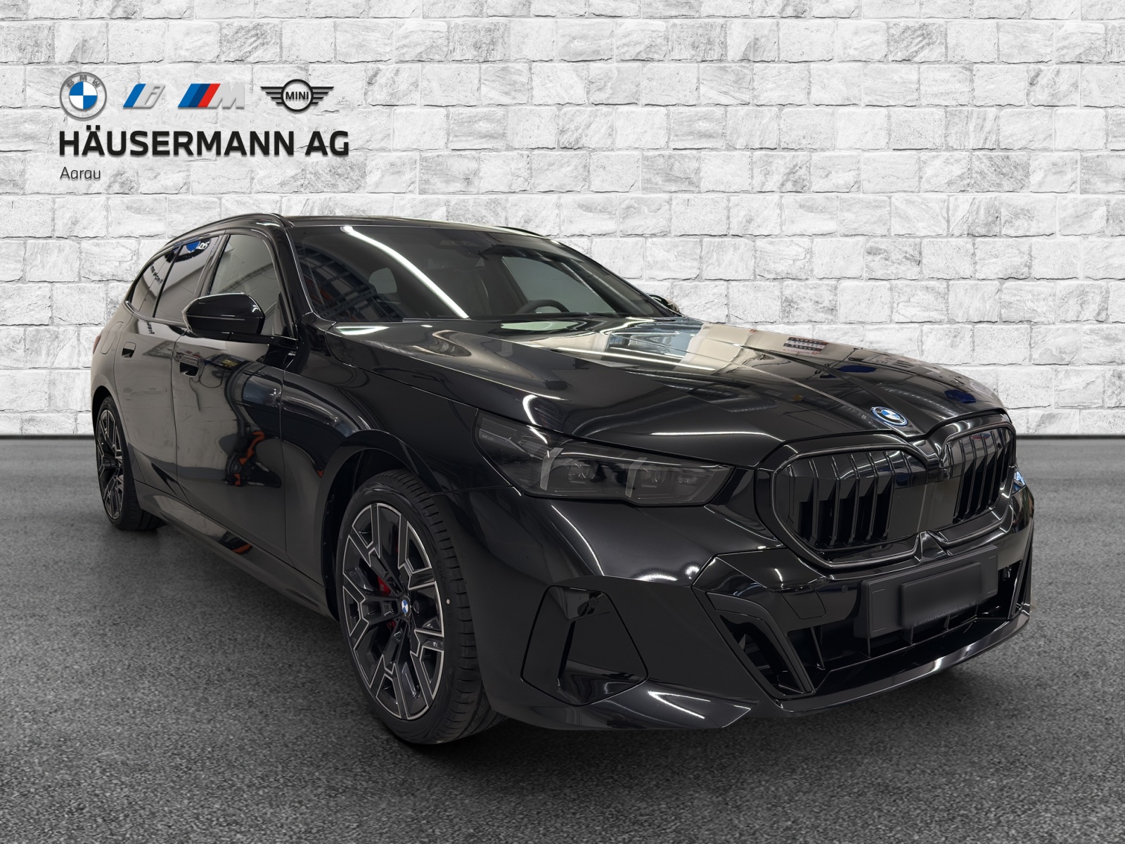 BMW 550e xDrive Touring M Sport Steptronic-image-2