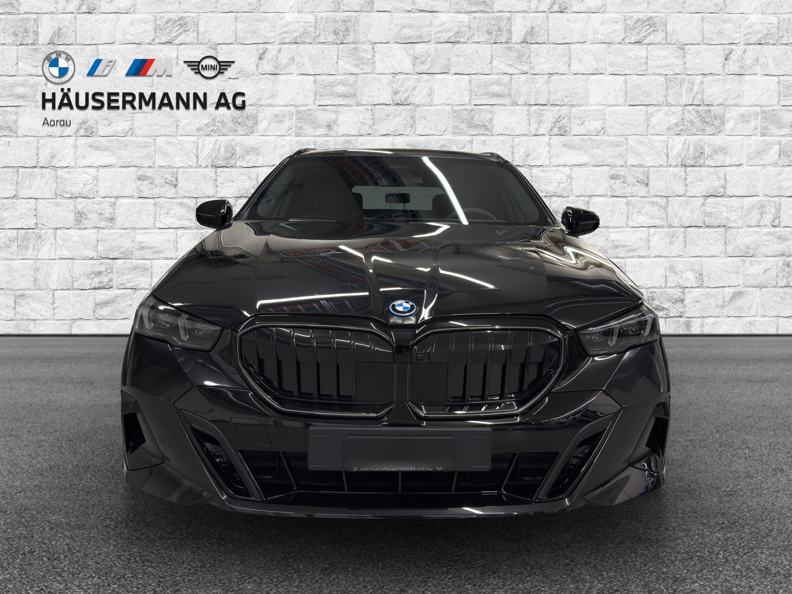 BMW 550e xDrive Touring M Sport Steptronic-image-1