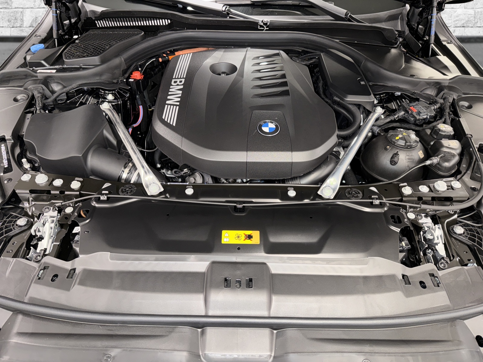 BMW 550e xDrive Touring M Sport Steptronic-image-23
