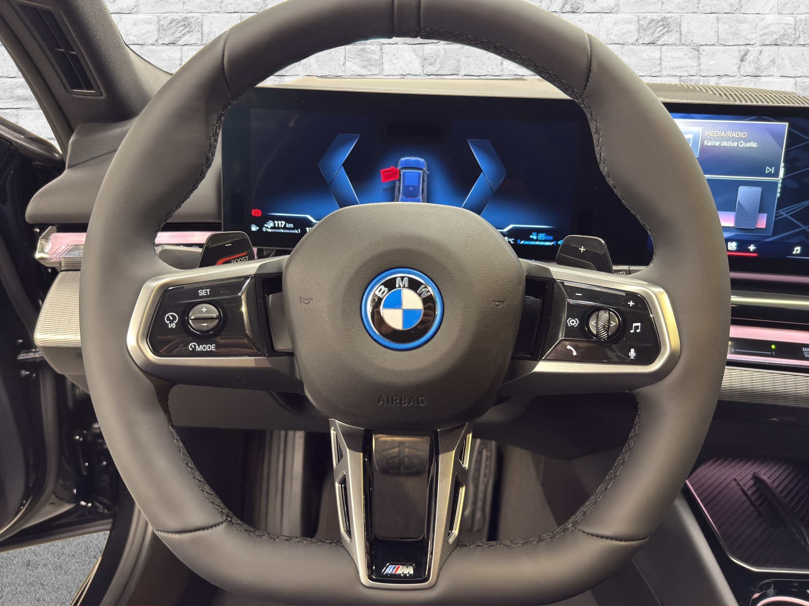 BMW 550e xDrive Touring M Sport Steptronic-image-12