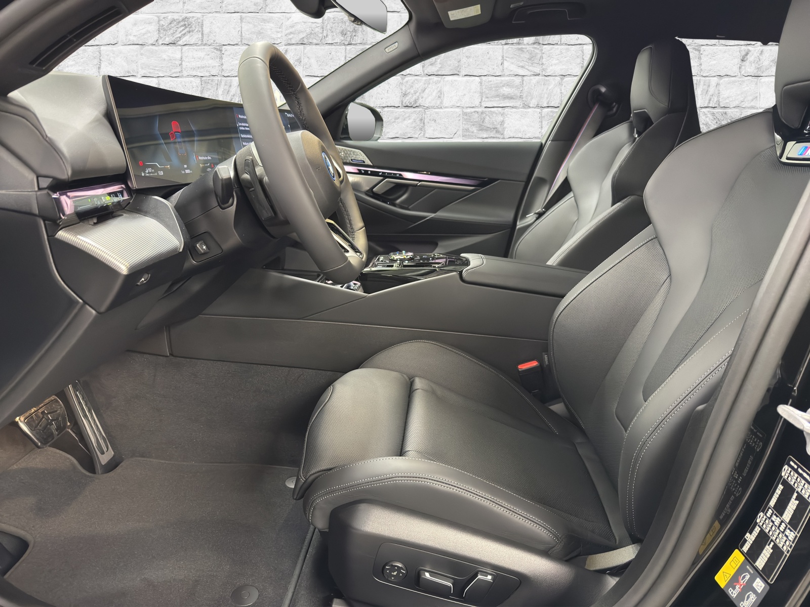 BMW 550e xDrive Touring M Sport Steptronic-image-6