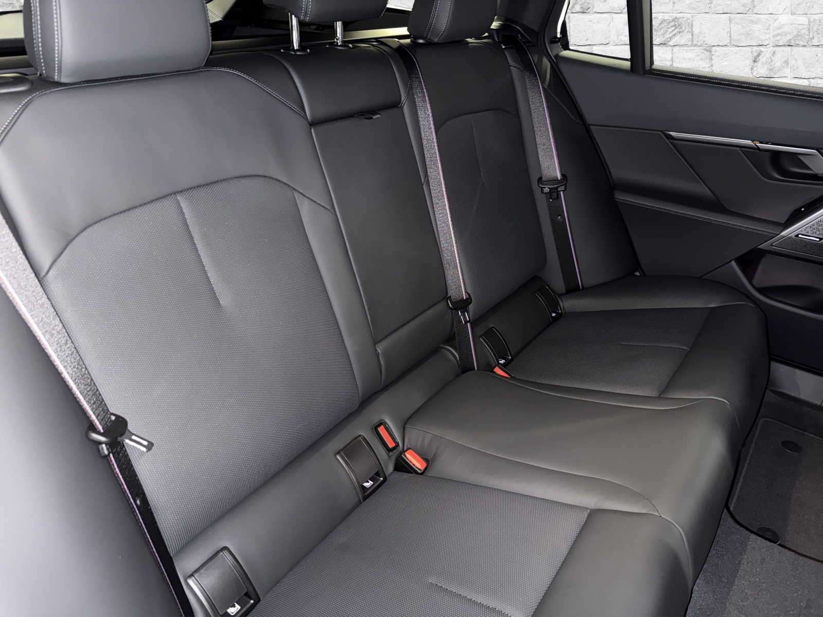 BMW 550e xDrive Touring M Sport Steptronic-image-18