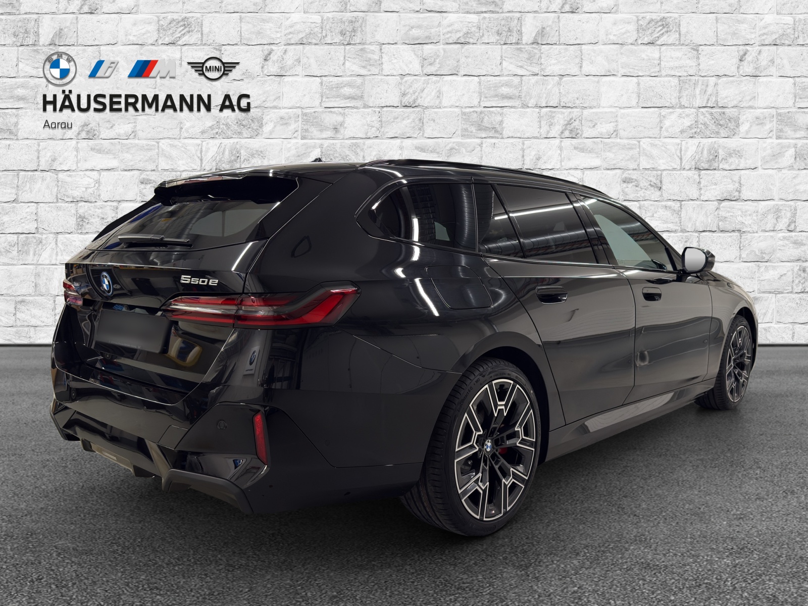 BMW 550e xDrive Touring M Sport Steptronic-image-4