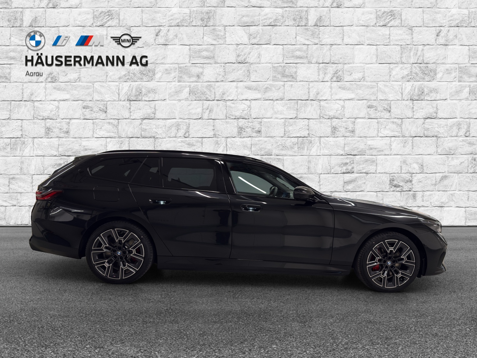 BMW 550e xDrive Touring M Sport Steptronic-image-3