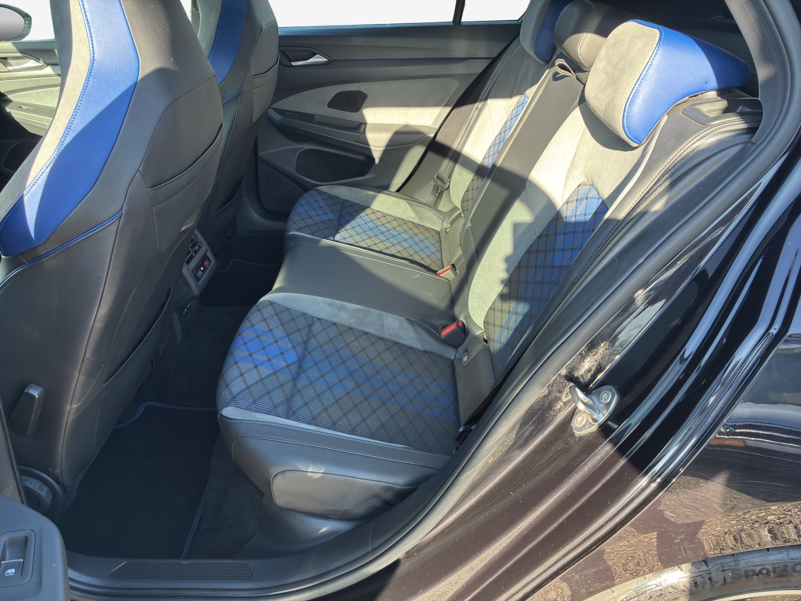 VW Golf 2.0 TSI R DSG 4Motion-image-12