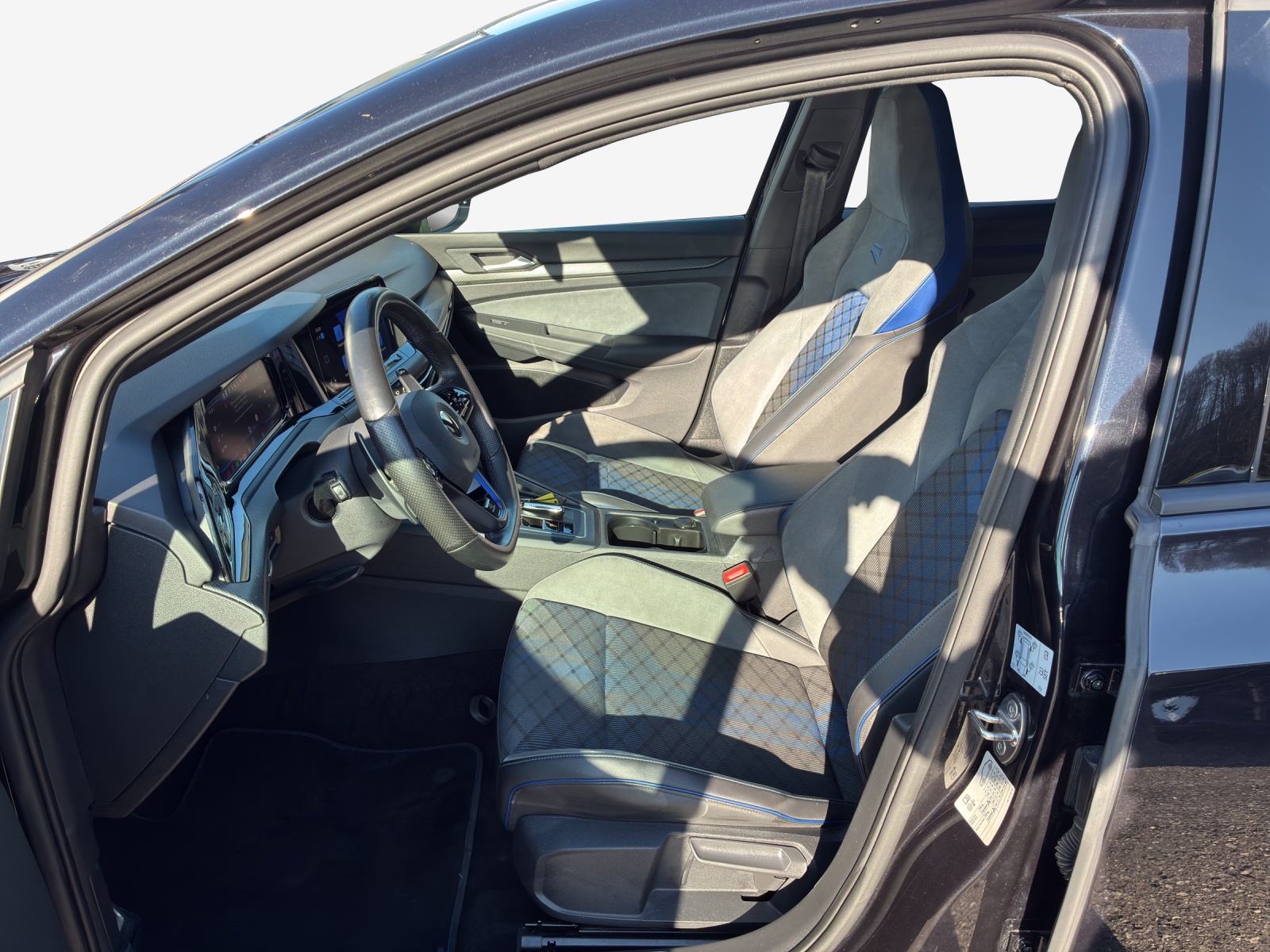 VW Golf 2.0 TSI R DSG 4Motion-image-8