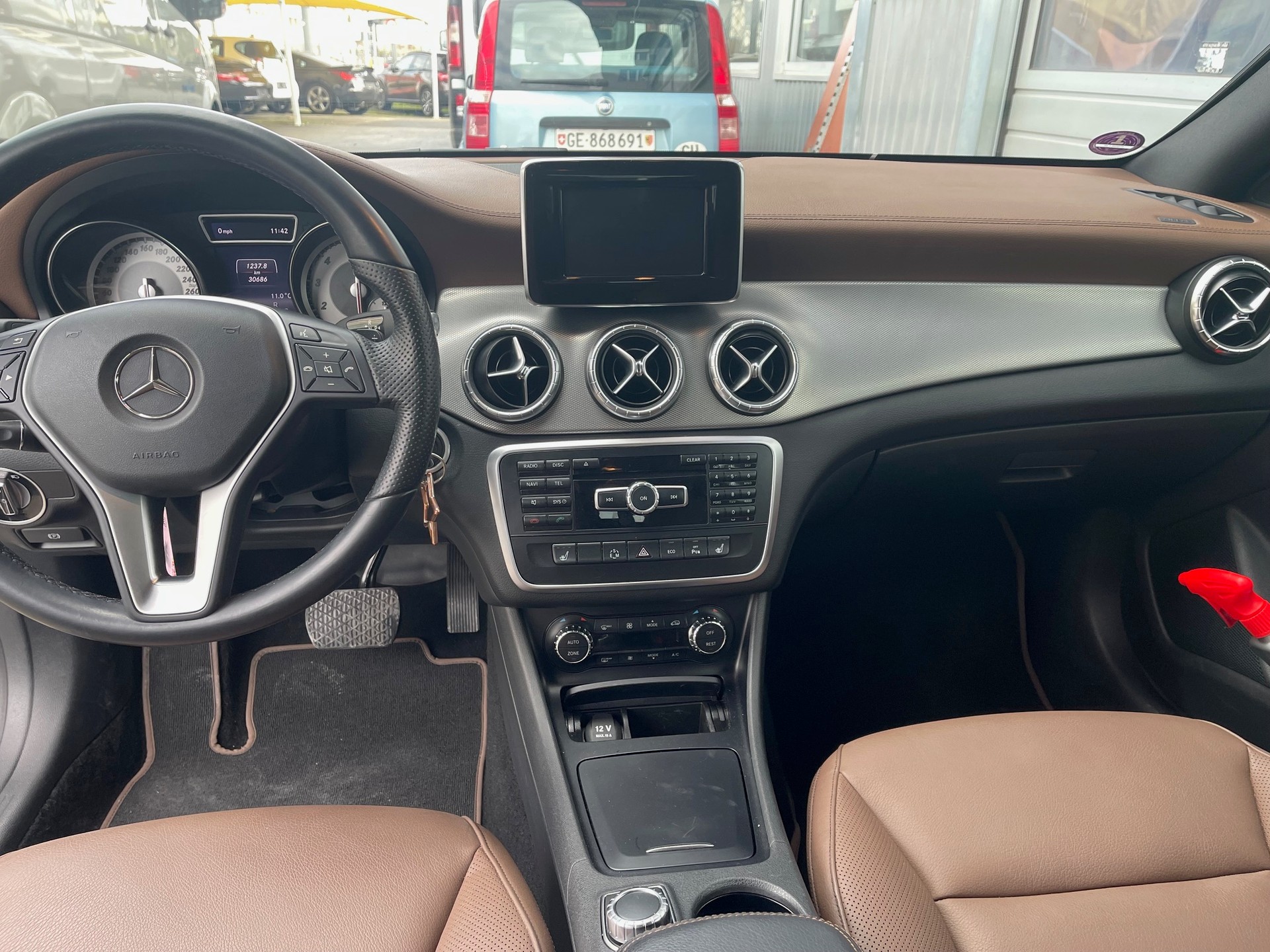 MERCEDES-BENZ CLA 200 7G-DCT-image-3