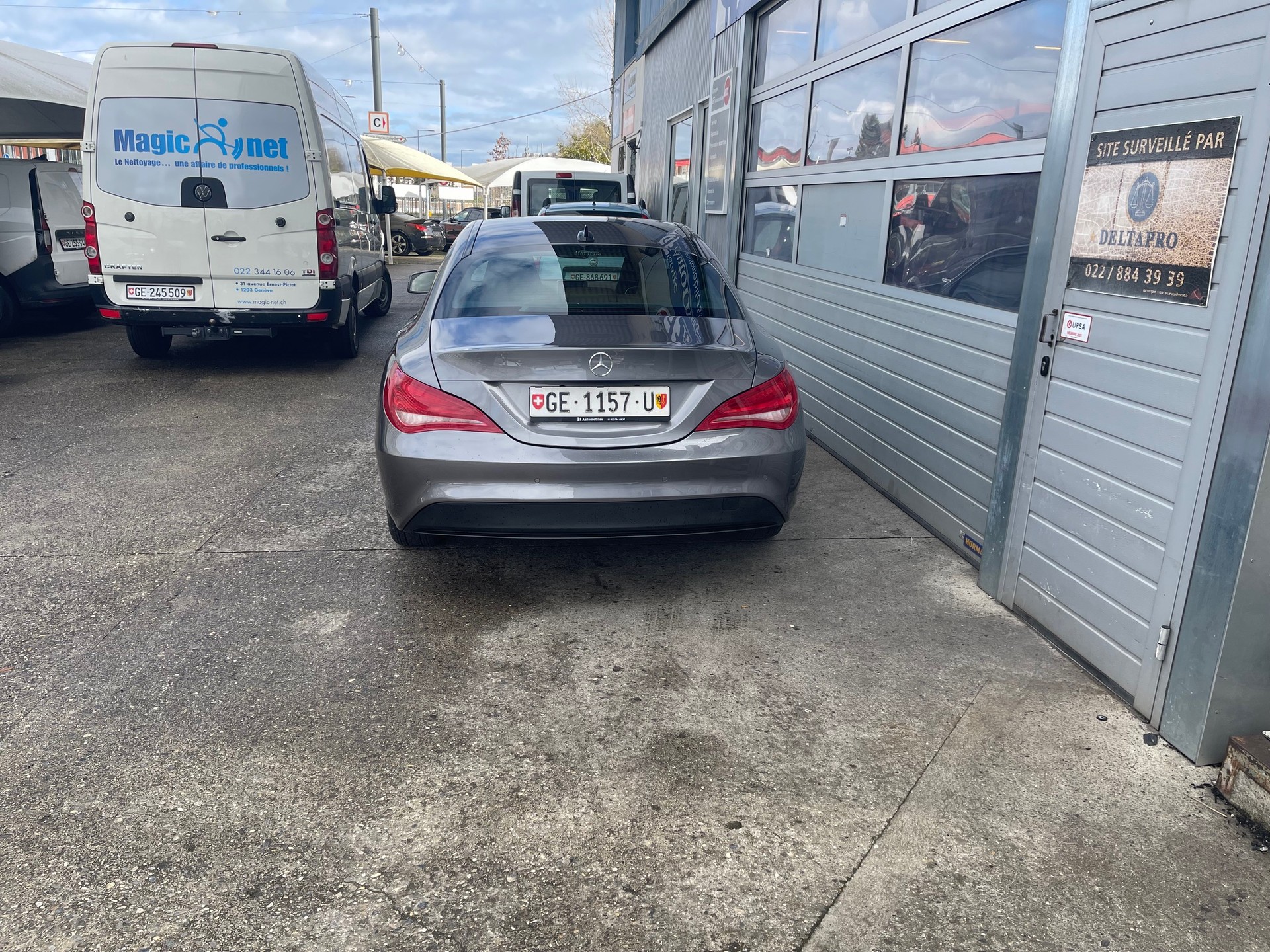 MERCEDES-BENZ CLA 200 7G-DCT-image-2