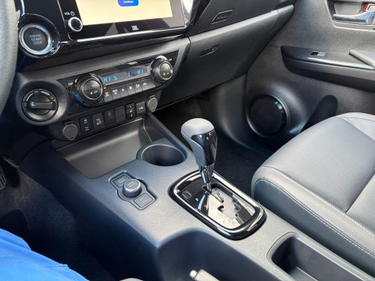 TOYOTA Hilux 2.8d MH Invi. DC4x4-image-14