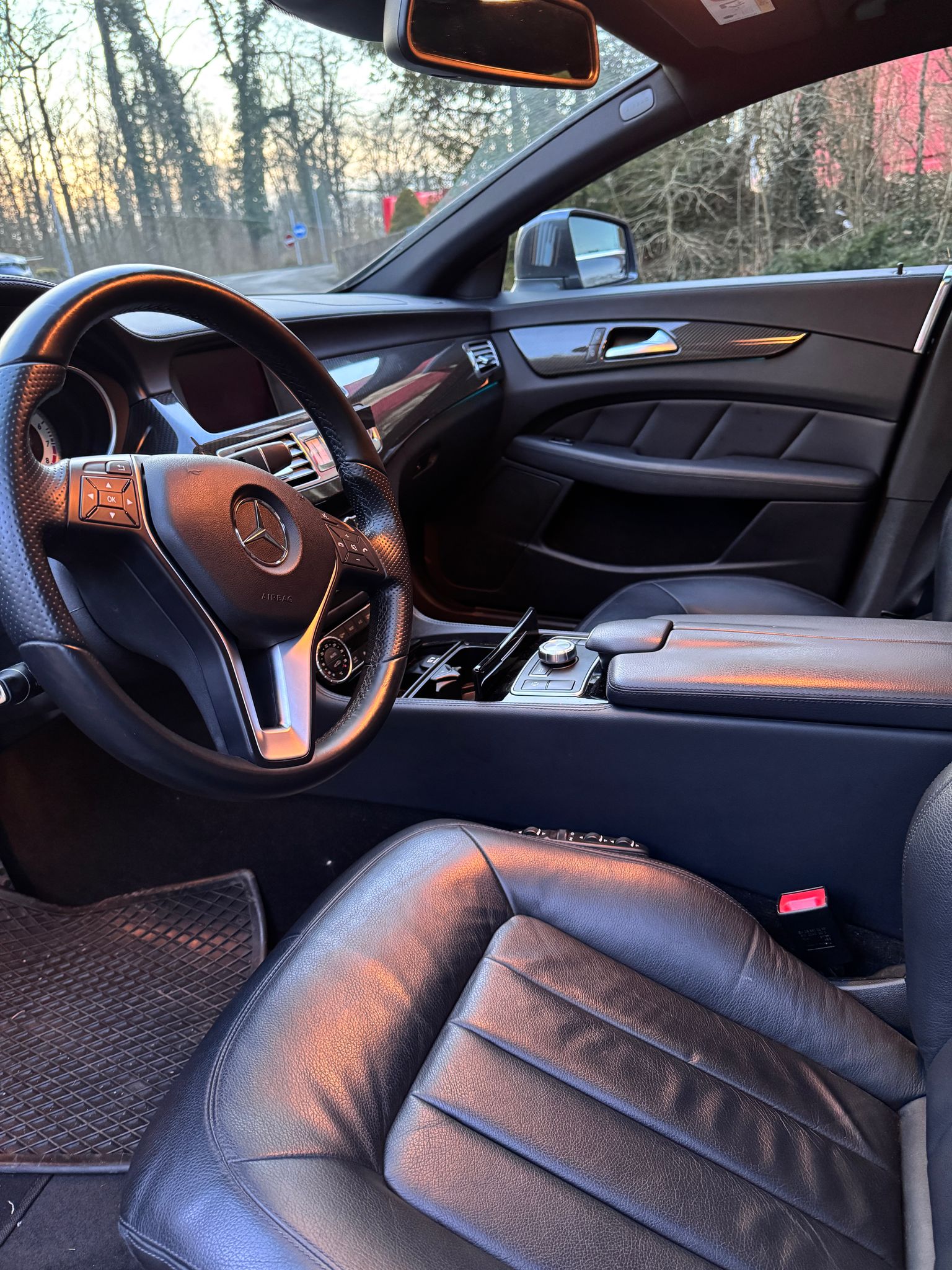 MERCEDES-BENZ CLS 500 Executive 4Matic 7G-Tronic-image-8
