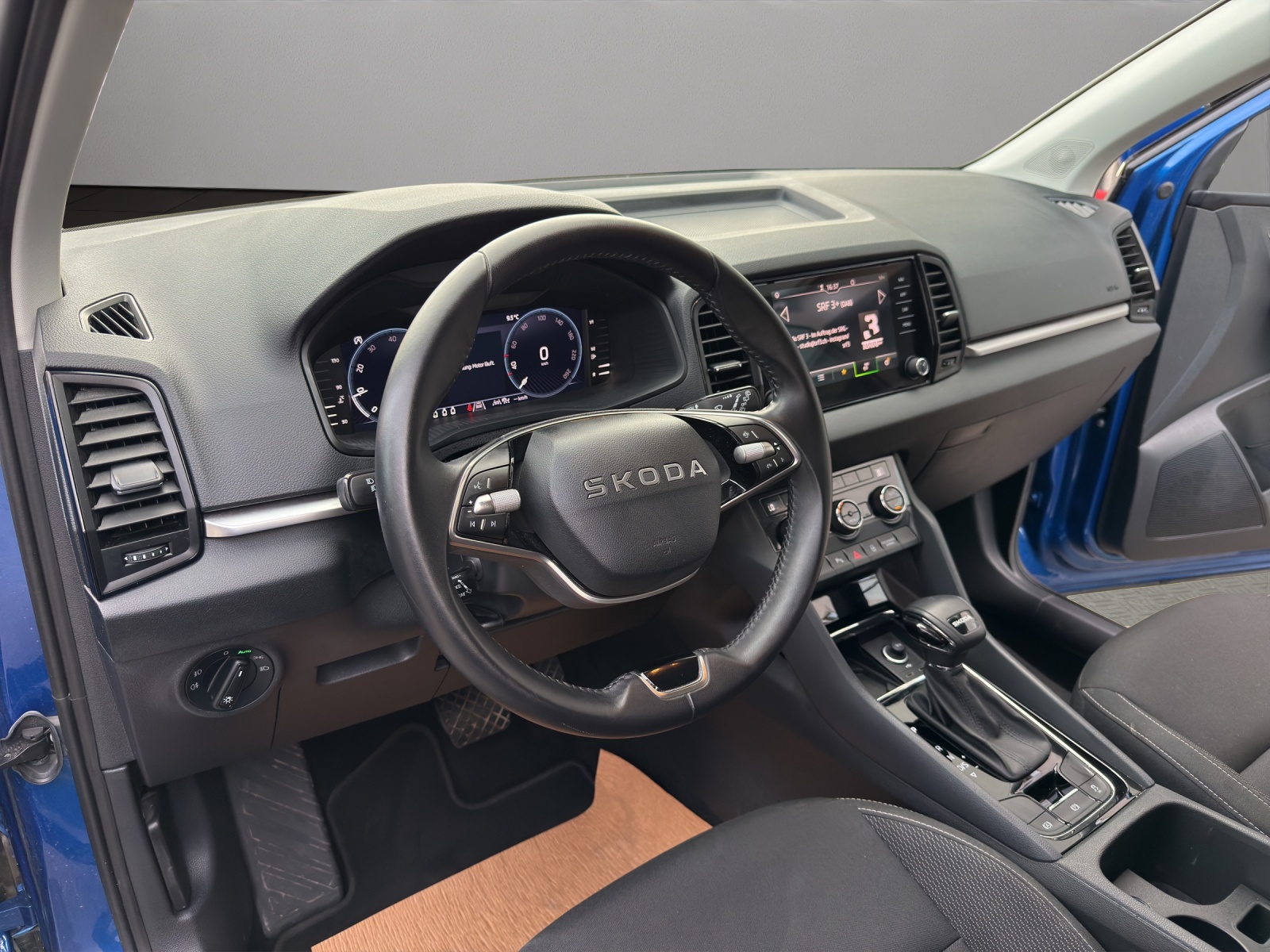 SKODA Karoq 1.5 TSI Selection DSG-image-9