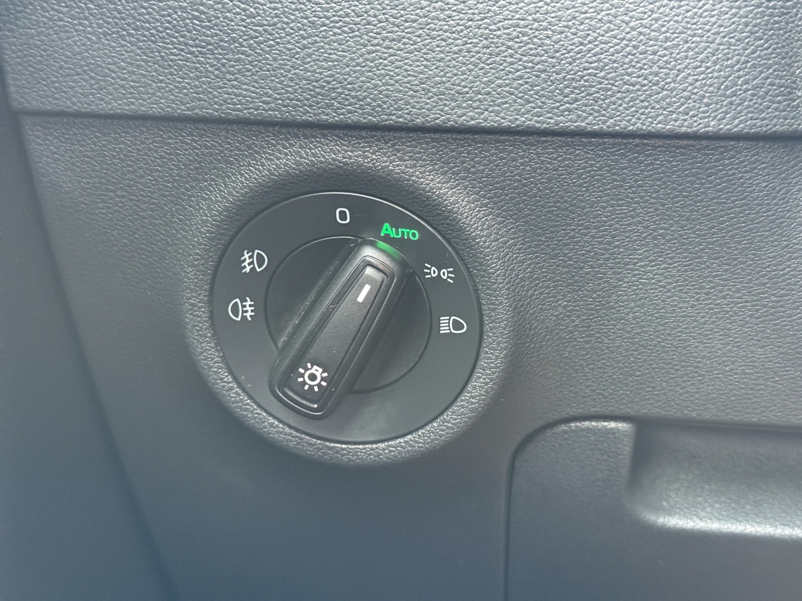 SKODA Karoq 1.5 TSI Selection DSG-image-20