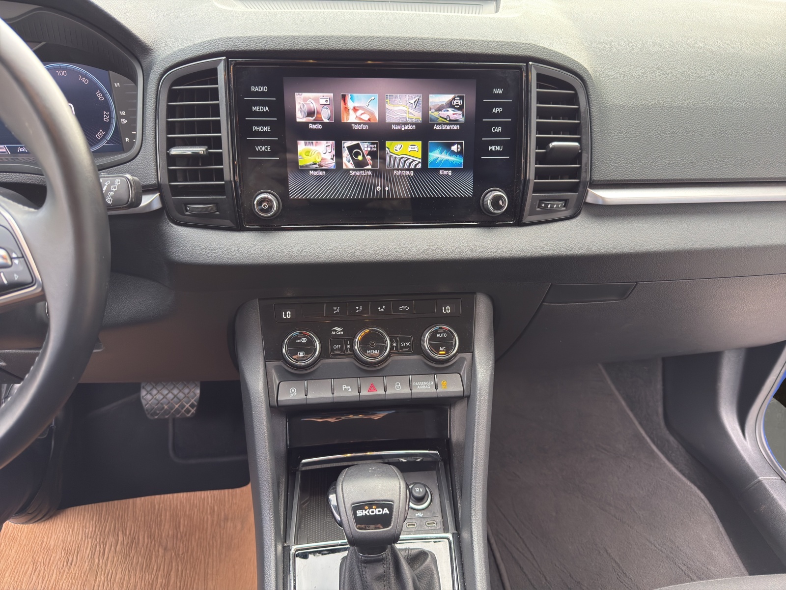 SKODA Karoq 1.5 TSI Selection DSG-image-14