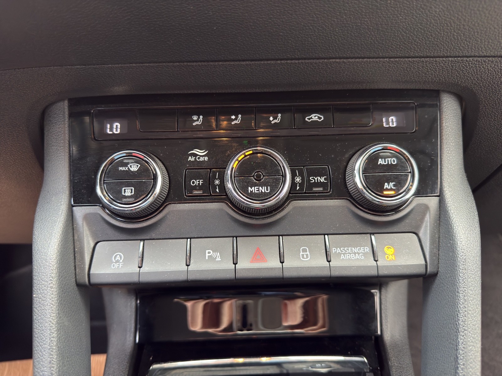 SKODA Karoq 1.5 TSI Selection DSG-image-15