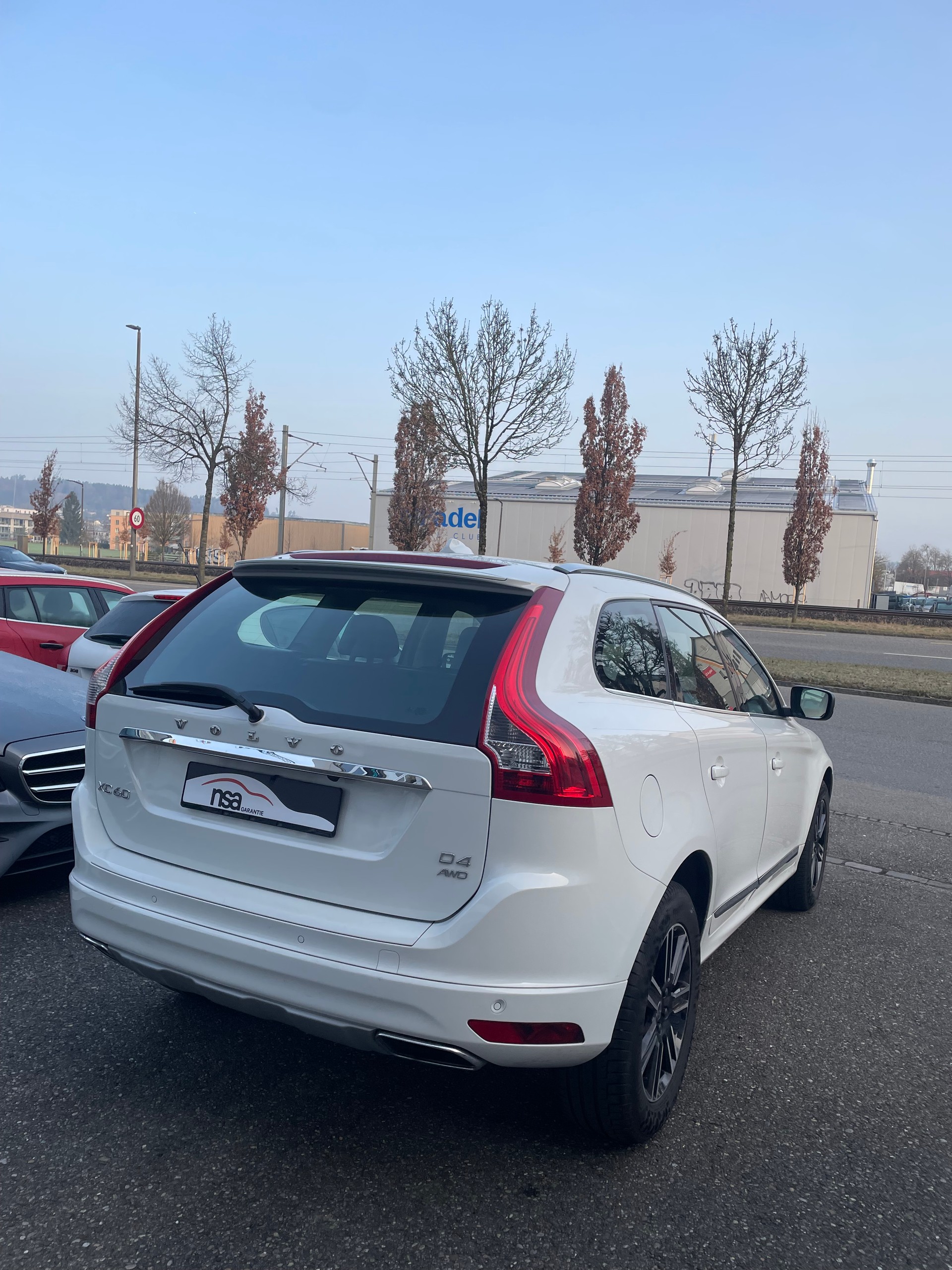 VOLVO XC60 D4 AWD Summum Geartronic-image-3