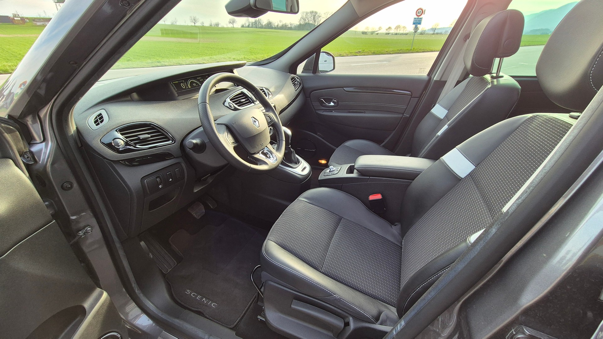 RENAULT Grand Scénic 1.5 dCi Bose EDC-image-7