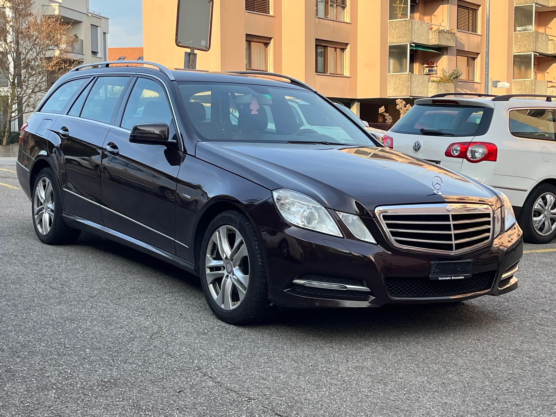 MERCEDES-BENZ E 250 CGI BlueEfficiency Avantgarde 7G-Tronic-image-2