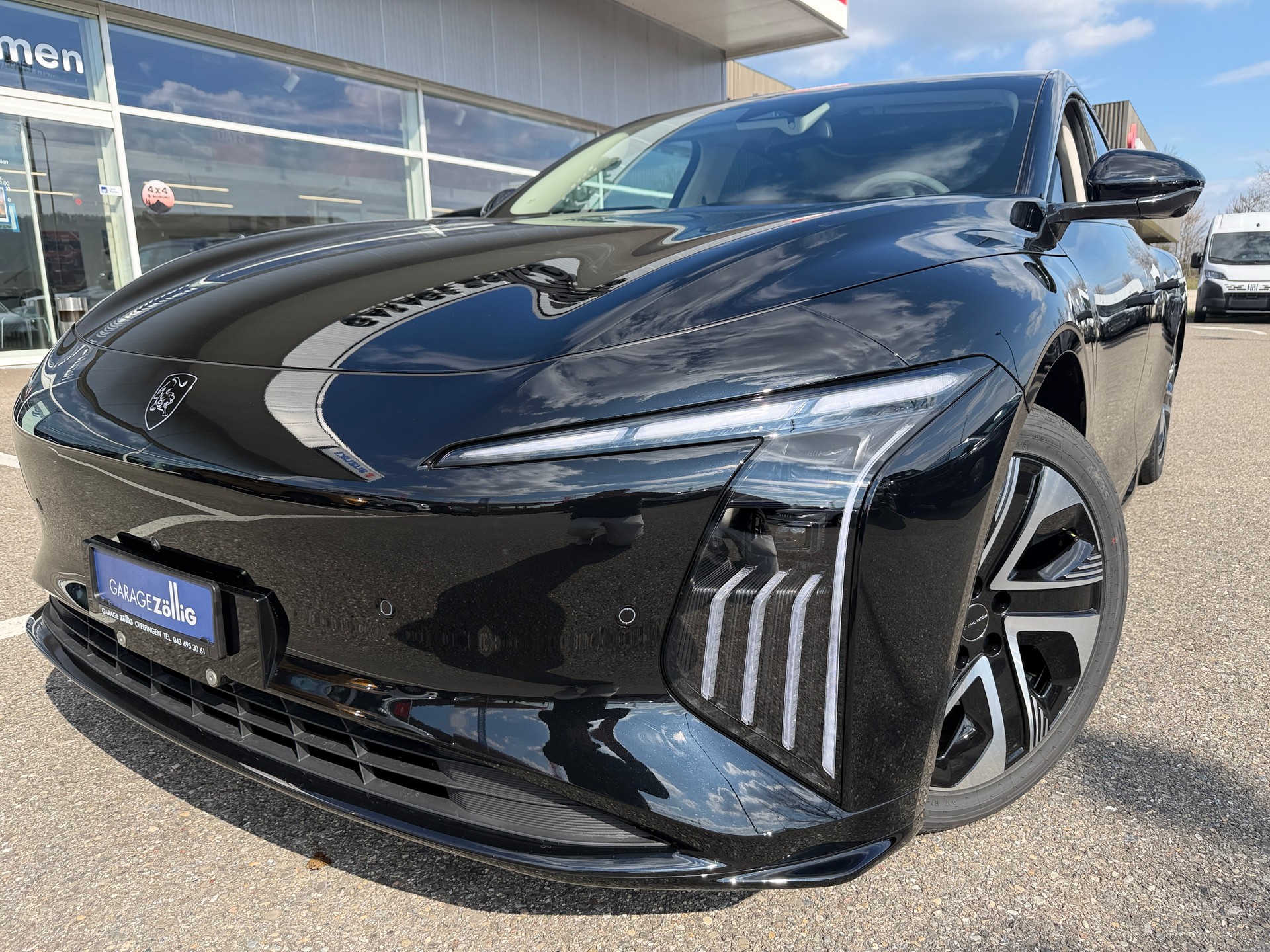 FORTHING 7 REEV 28 kWh-showroom-element-1