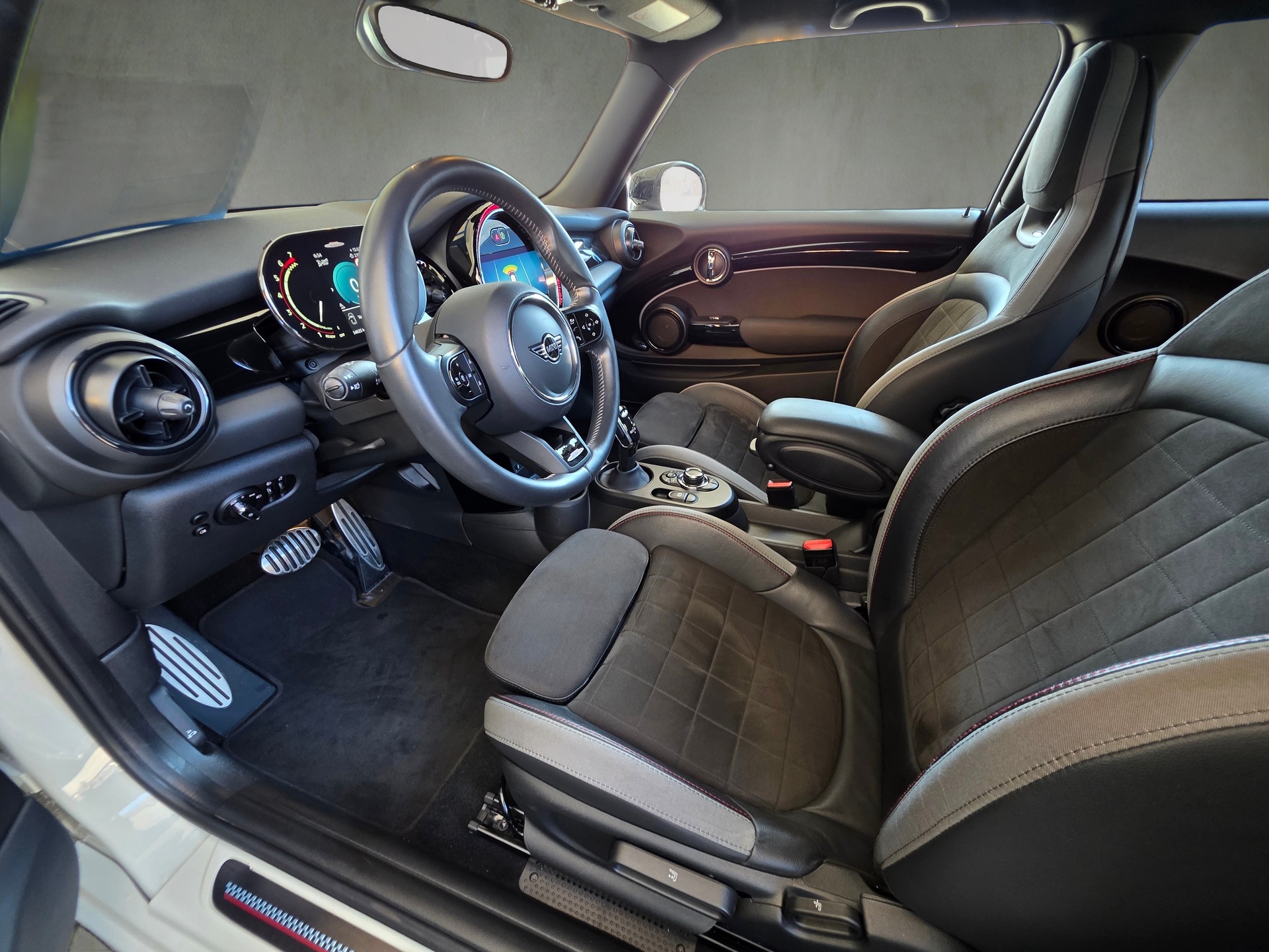 MINI Cooper John Cooper Works Steptronic-image-11