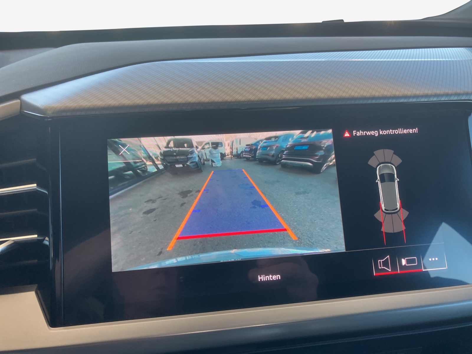 AUDI Q4 e-tron 50 quattro-image-14