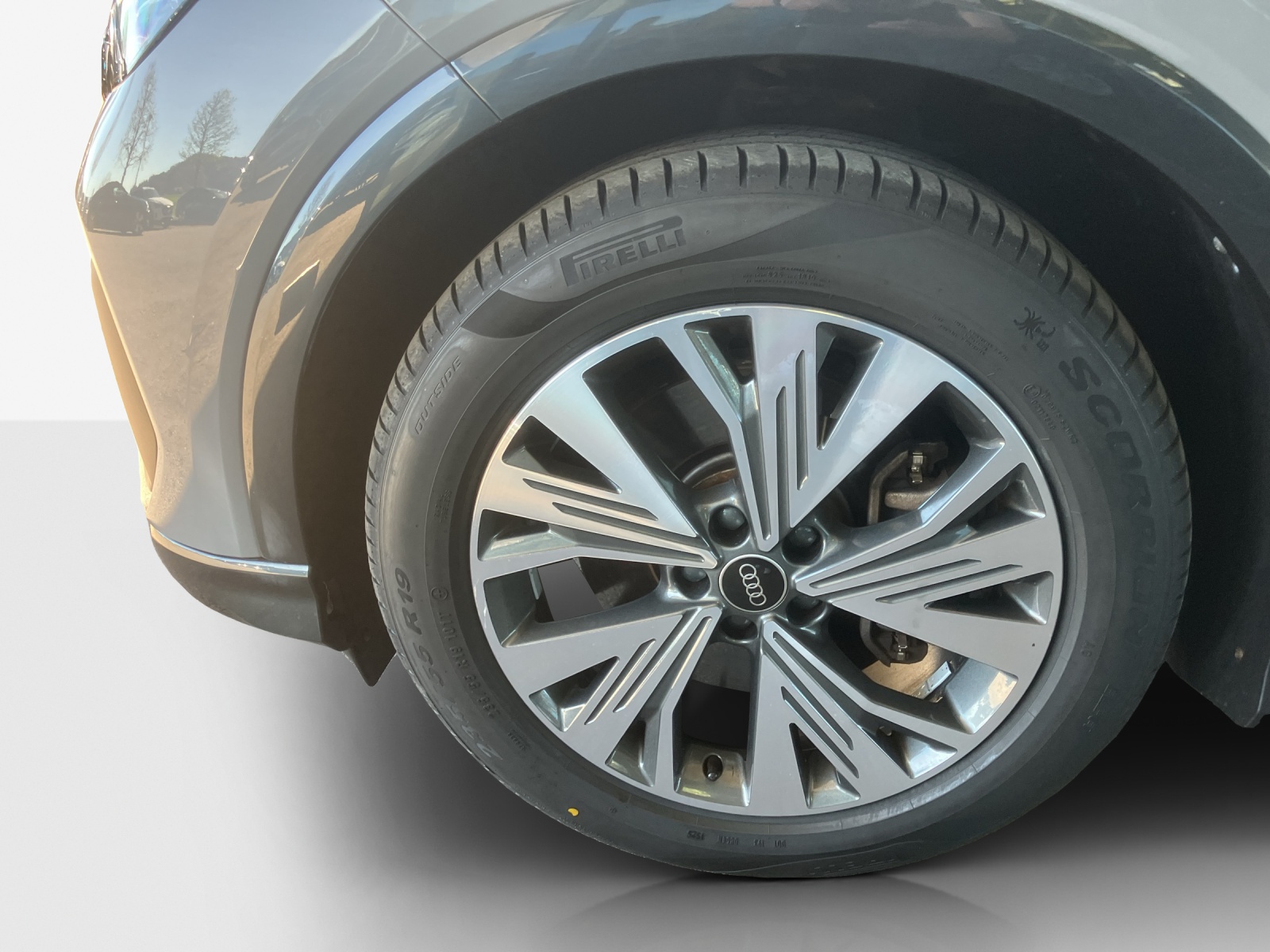 AUDI Q4 e-tron 50 quattro-image-13