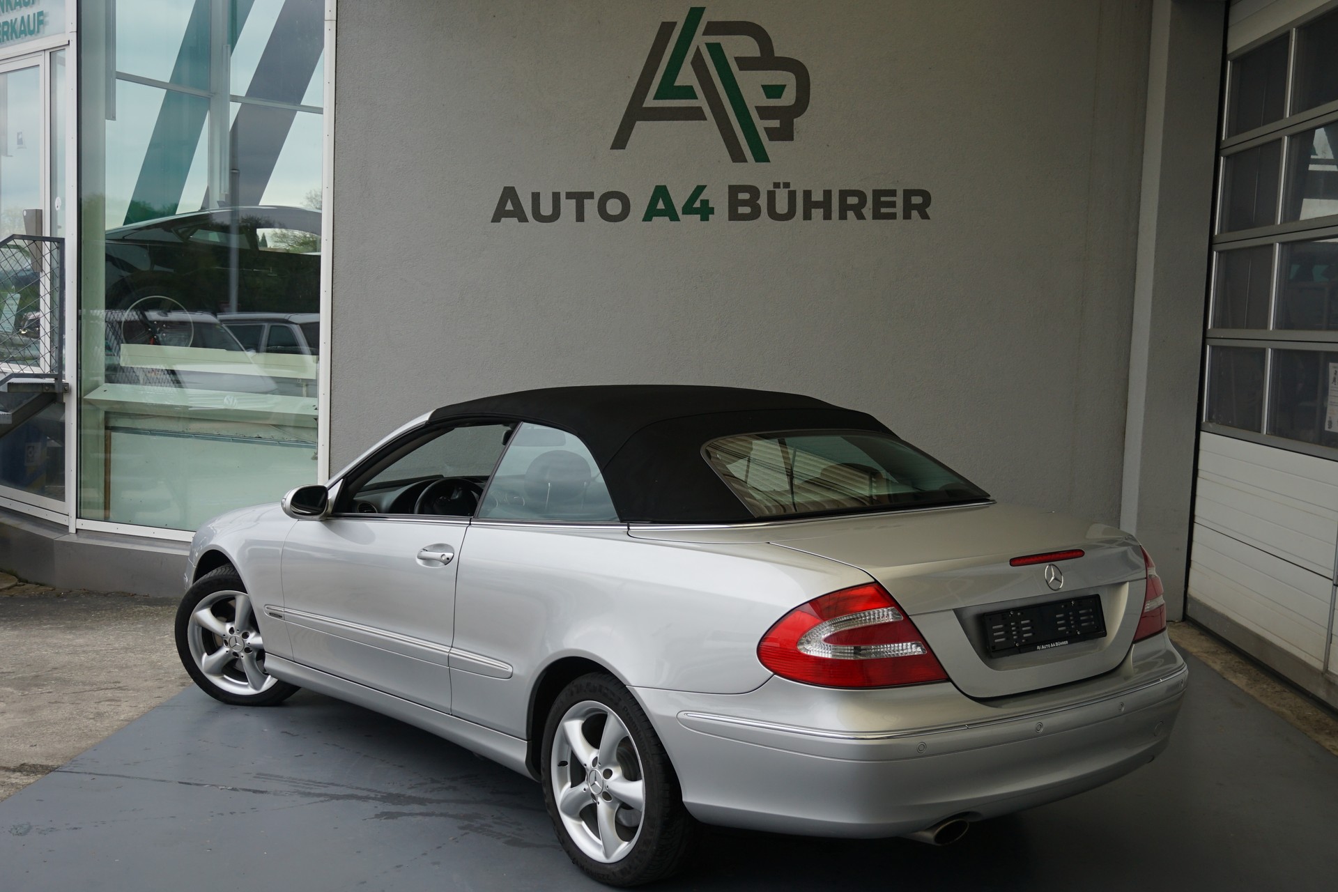 MERCEDES-BENZ CLK 500 Elégance 306 PS Cabriolet mit dem genialen 5,0i V8 Motor und Top-Ausstattung sogar mit Abstandsregeltempomat!!-image-11