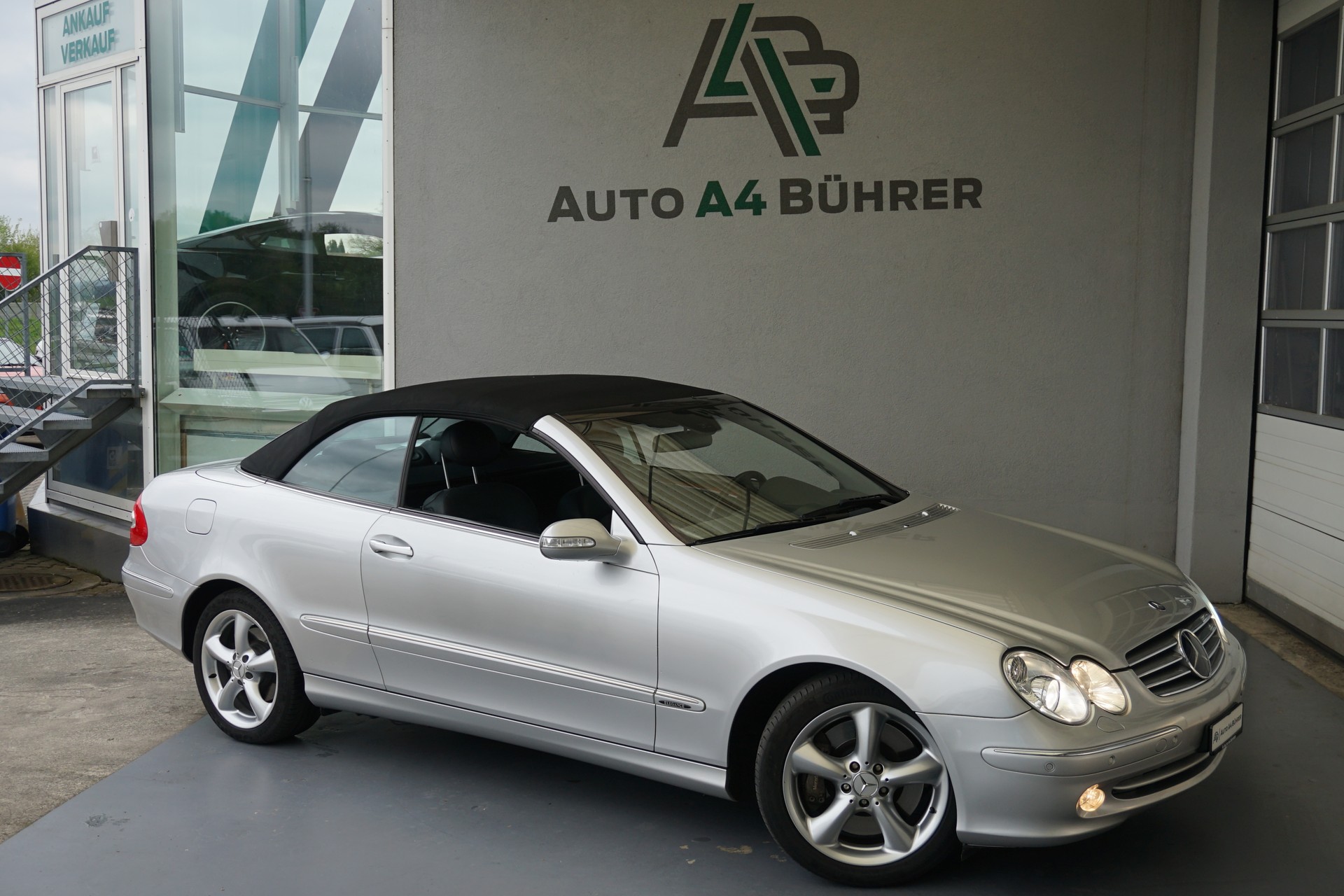 MERCEDES-BENZ CLK 500 Elégance 306 PS Cabriolet mit dem genialen 5,0i V8 Motor und Top-Ausstattung sogar mit Abstandsregeltempomat!!-showroom-element-2