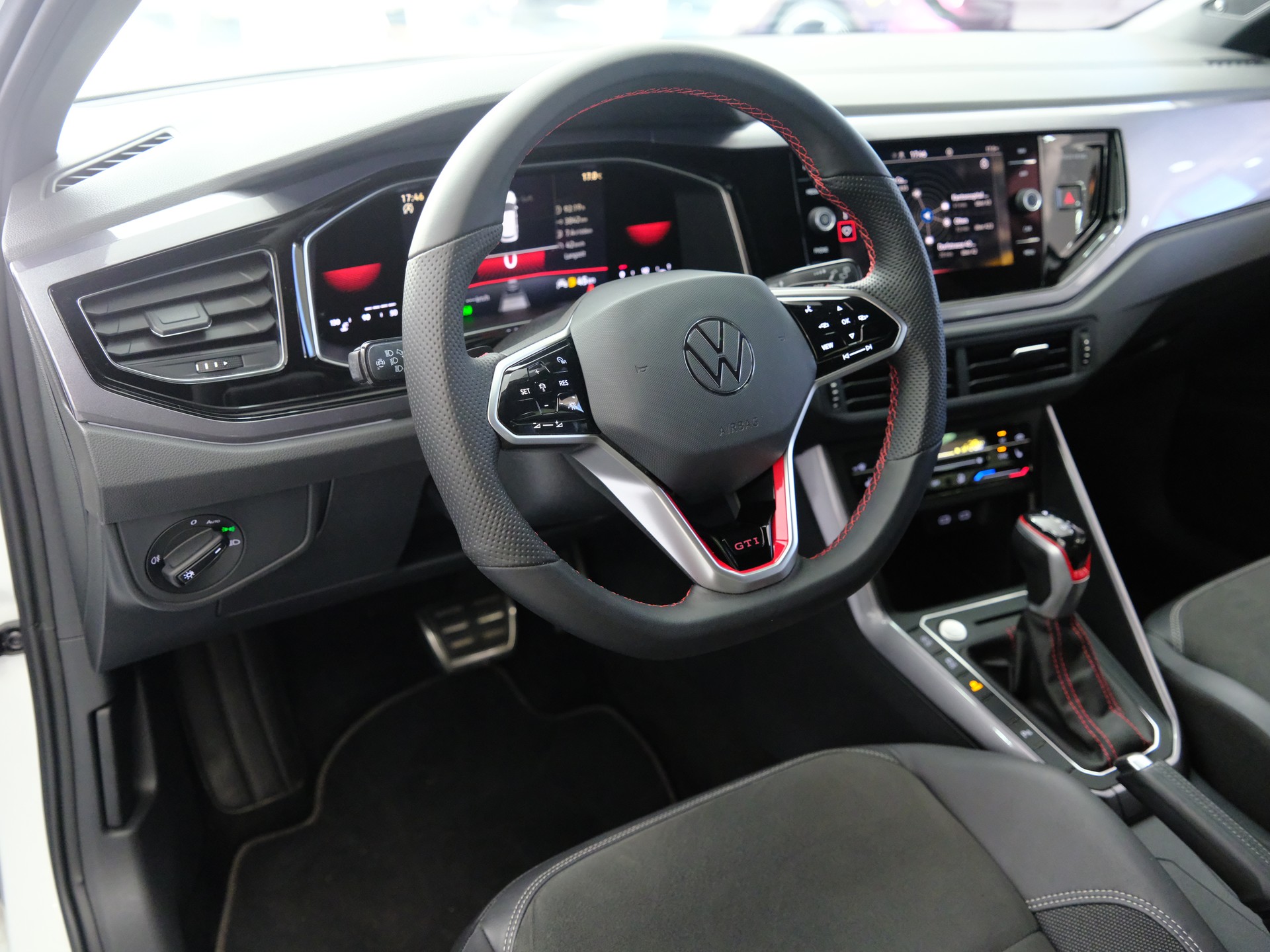 VW Polo 2.0 TSI GTI DSG-image-8