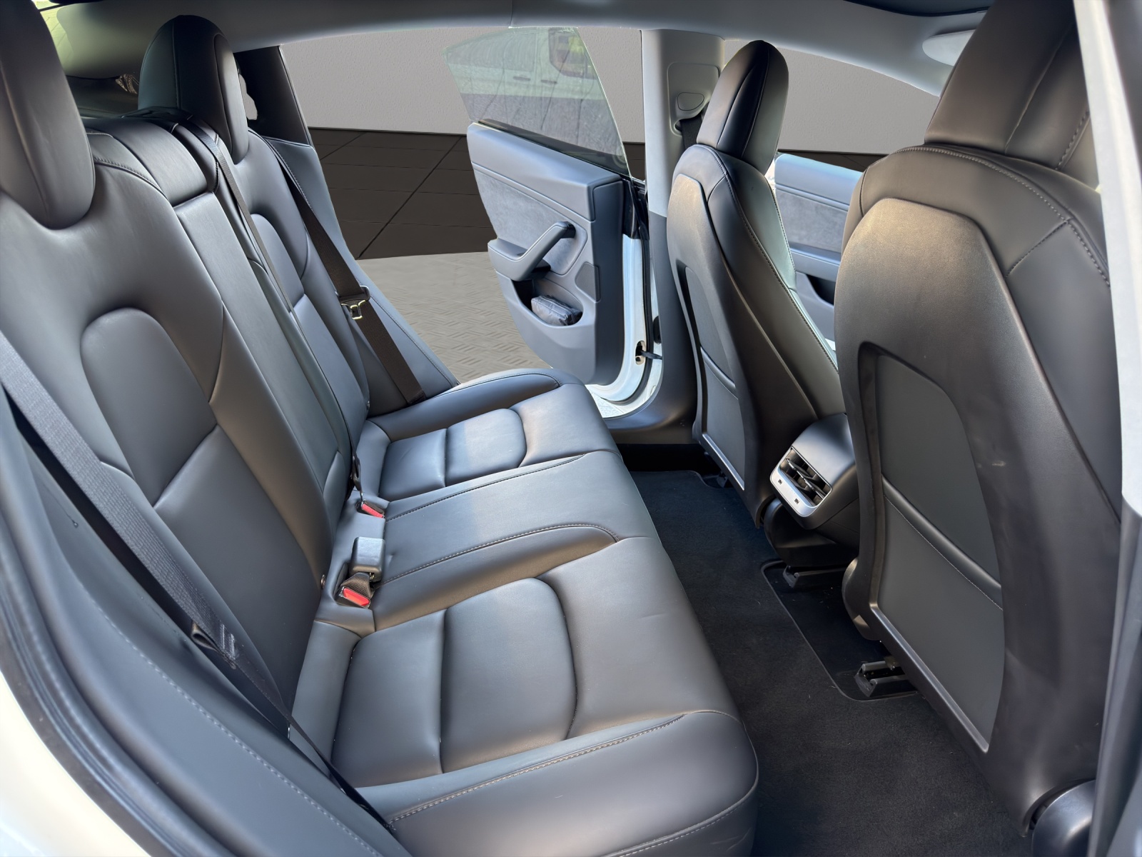 TESLA Model 3 Performance Dual Motor AWD-image-16