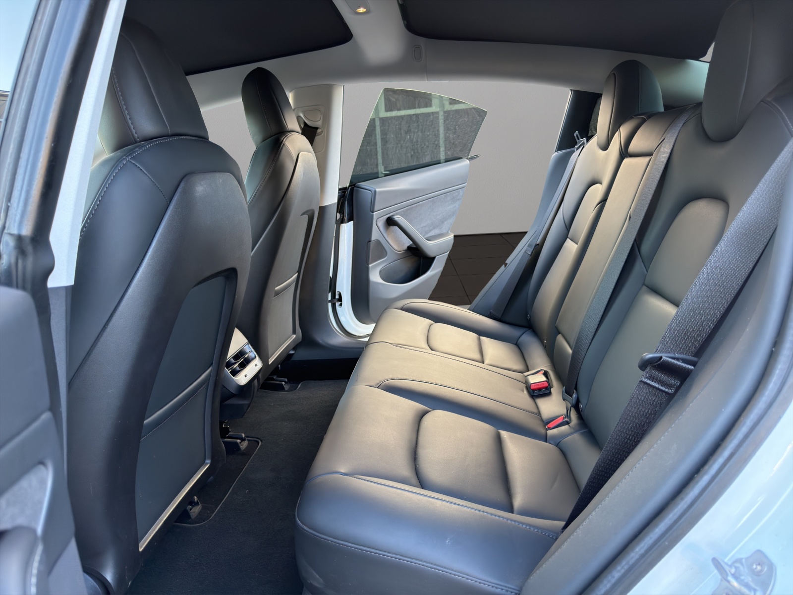 TESLA Model 3 Performance Dual Motor AWD-image-11