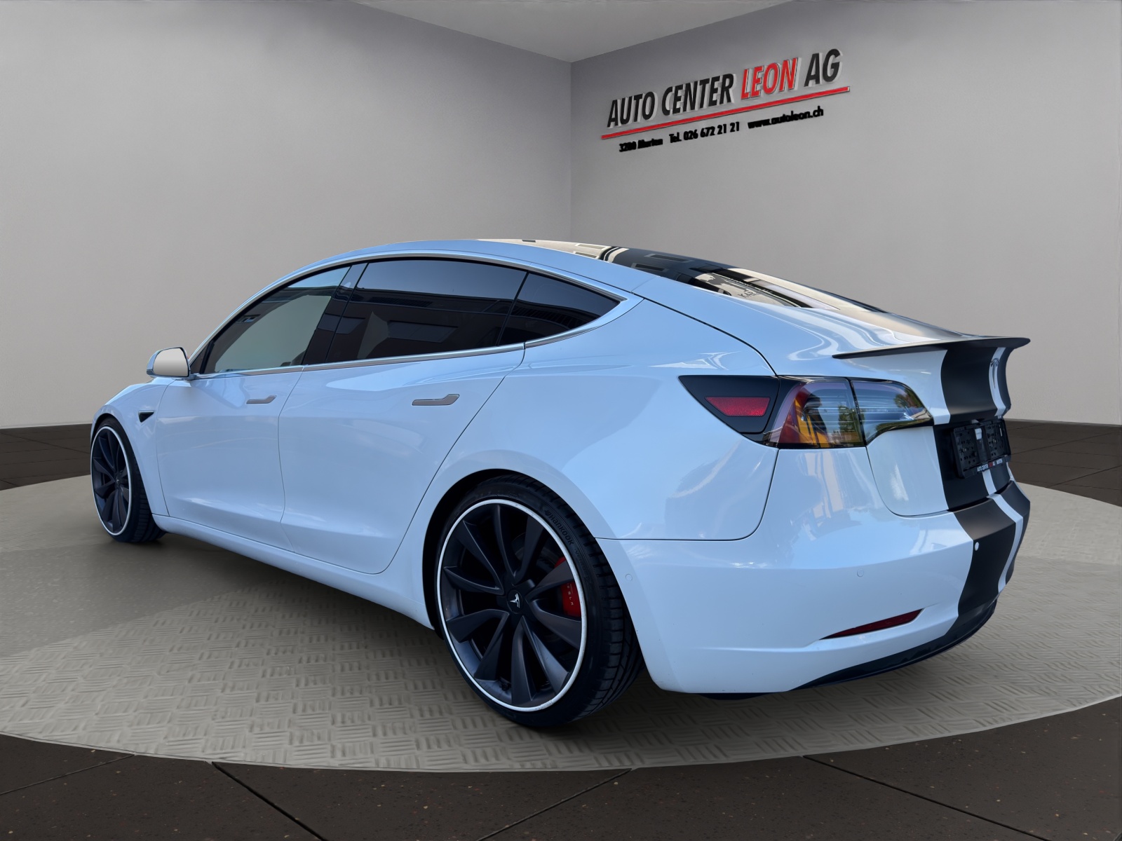 TESLA Model 3 Performance Dual Motor AWD-image-2