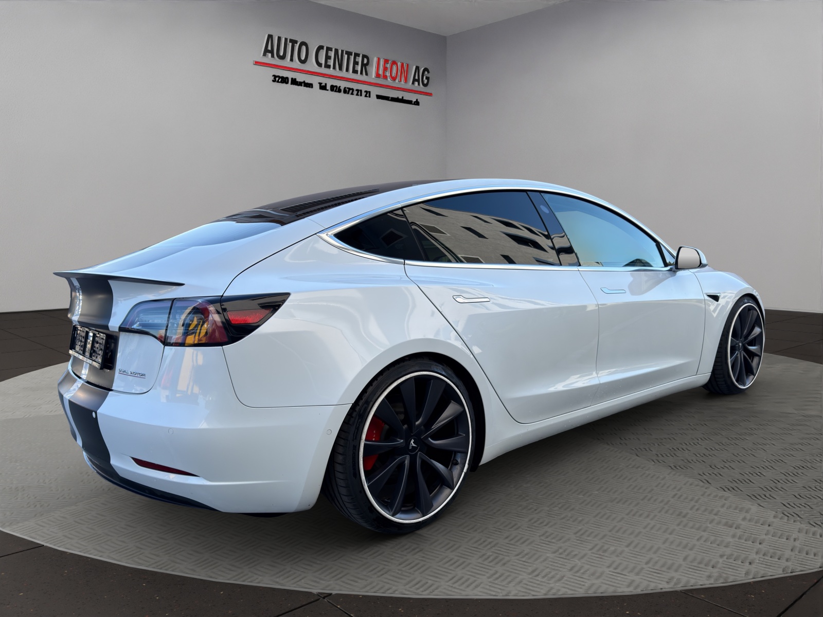 TESLA Model 3 Performance Dual Motor AWD-image-4