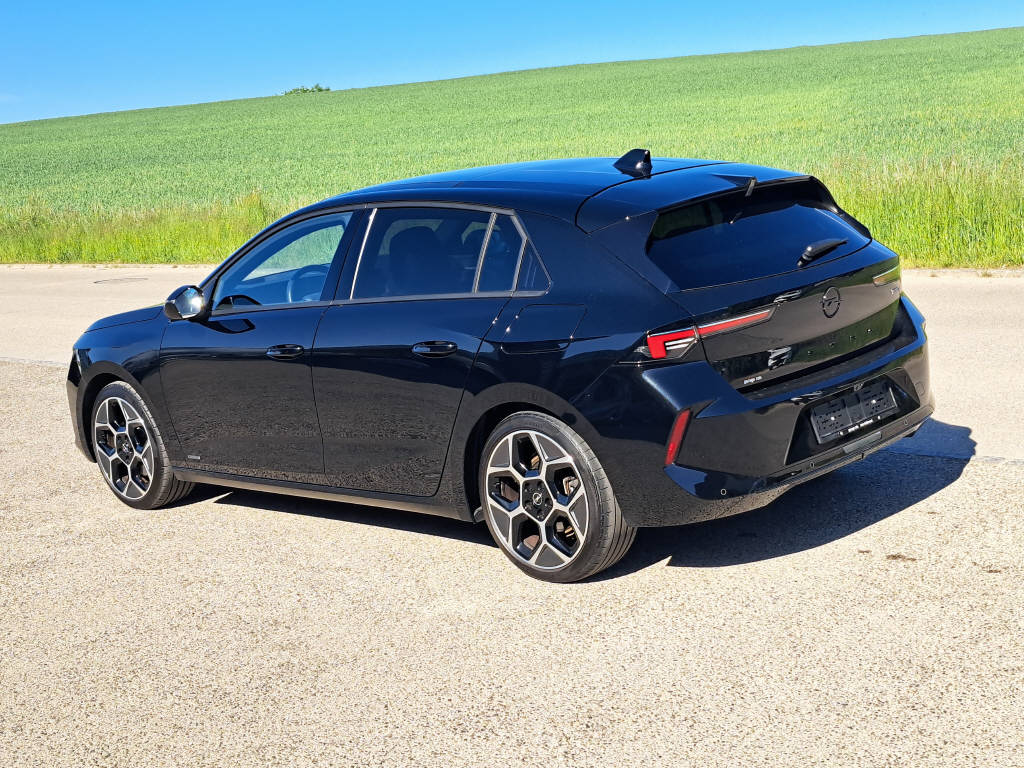 OPEL Astra 1.6 T PHEV 180cv Swiss Premium-showroom-element-2