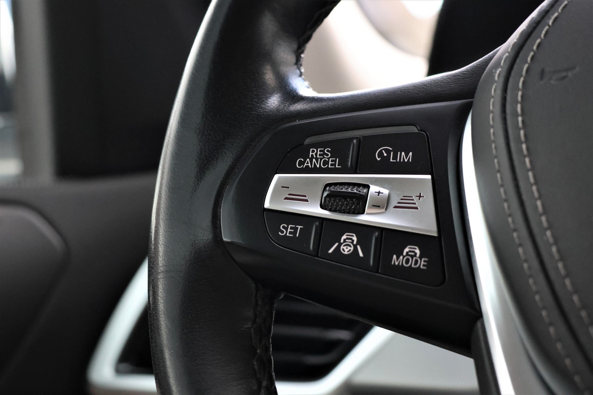 BMW X5 xDrive 48V 40d xLine Steptronic-image-15