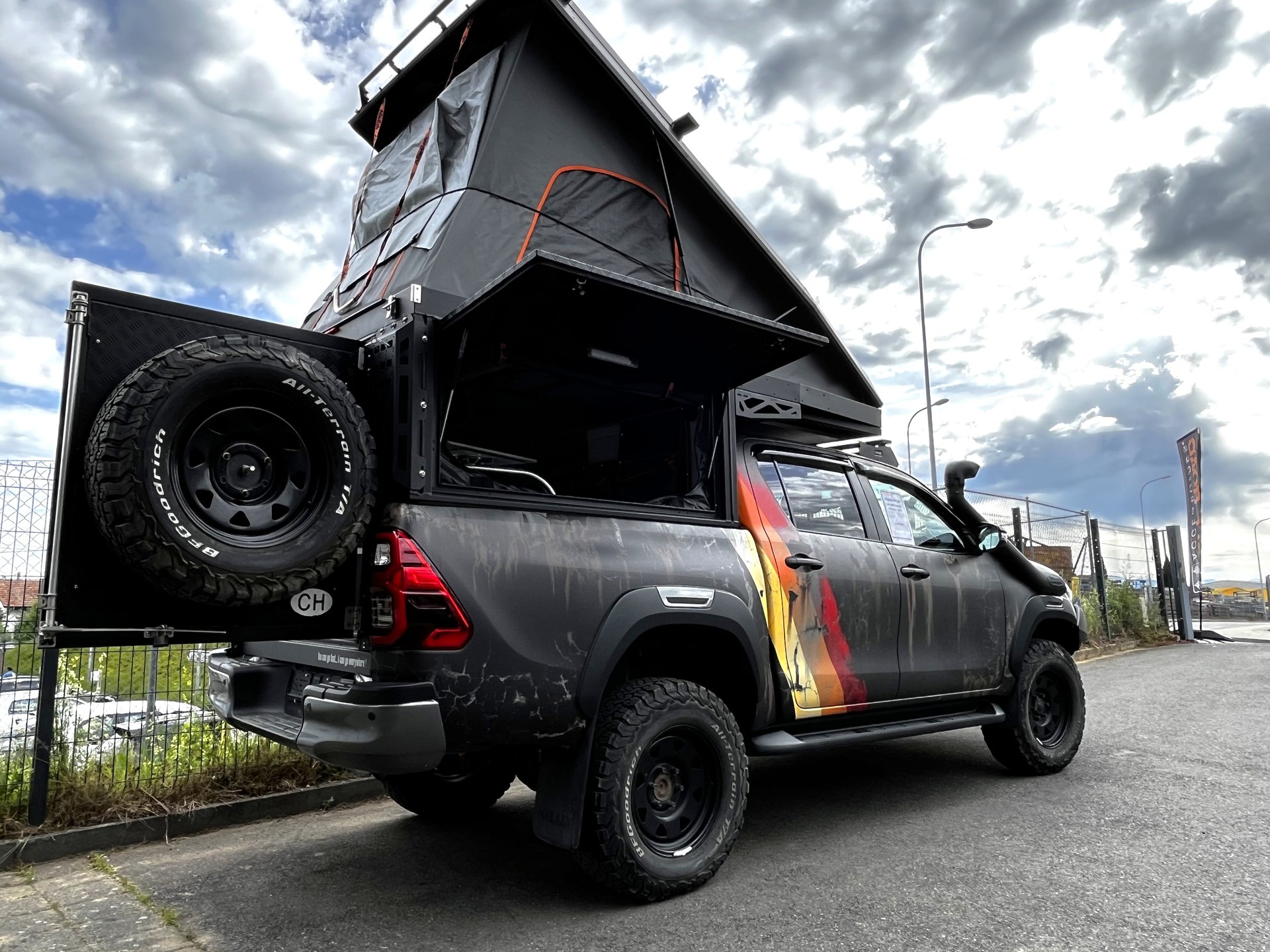 TOYOTA 2.8 D4D Invicible Canopy Camper-image-1