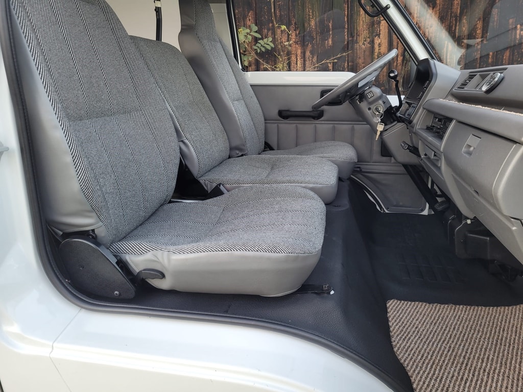 ISUZU Midi 4x2-image-9