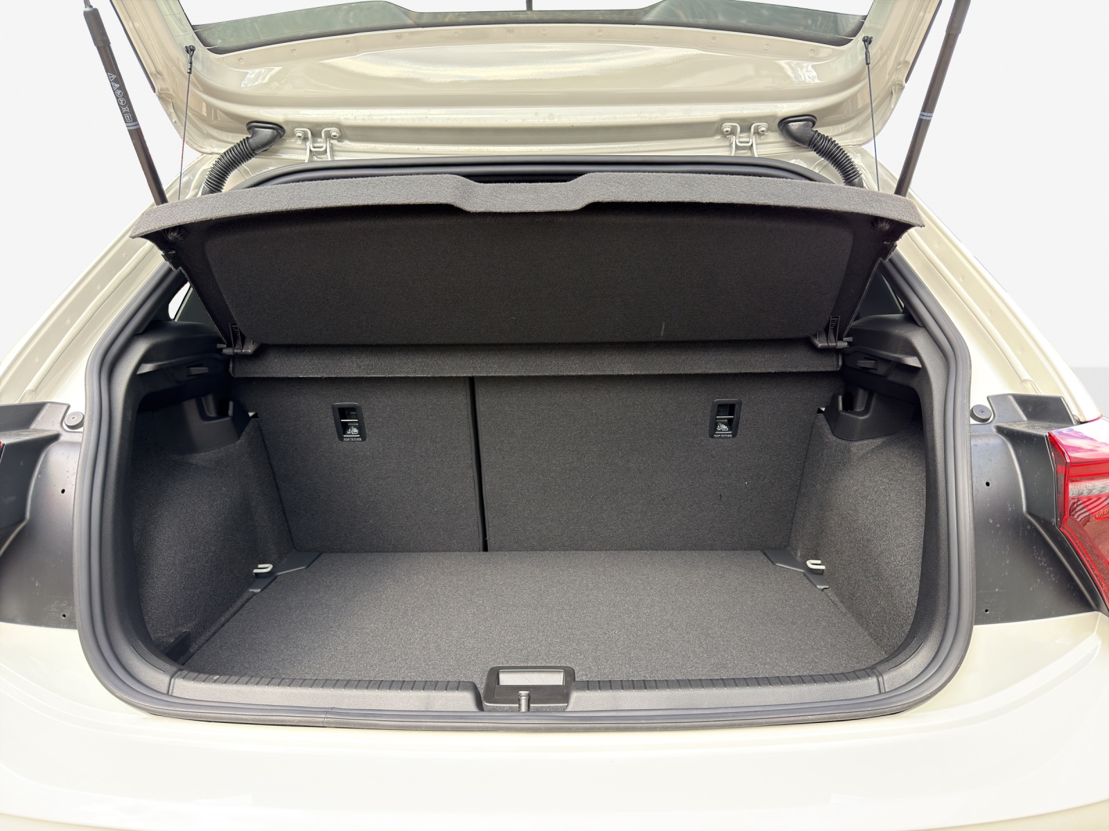 VW Polo GTI 2.0TSI 207PS-image-12