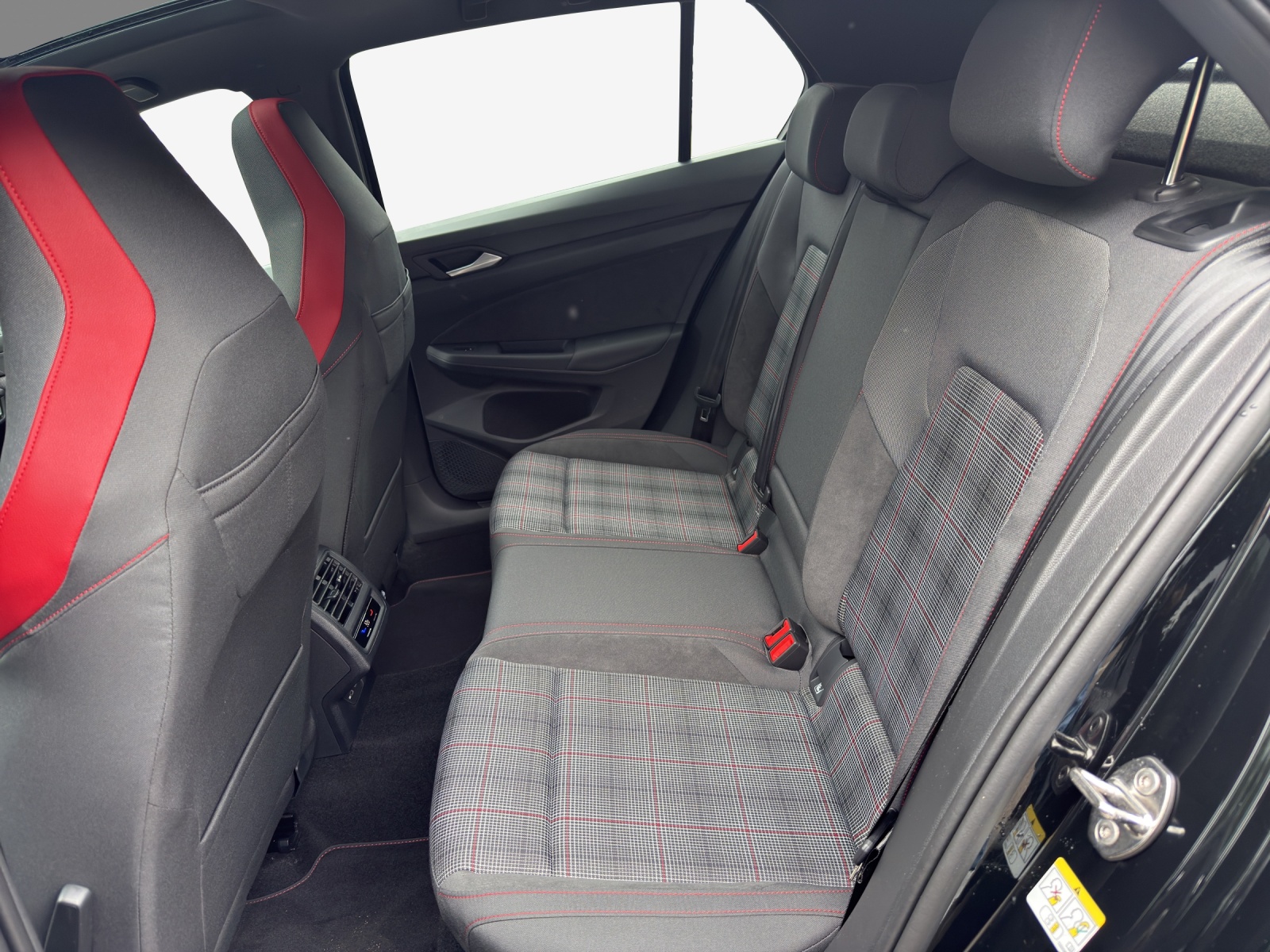 VW Golf 2.0 TSI GTI DSG-image-11