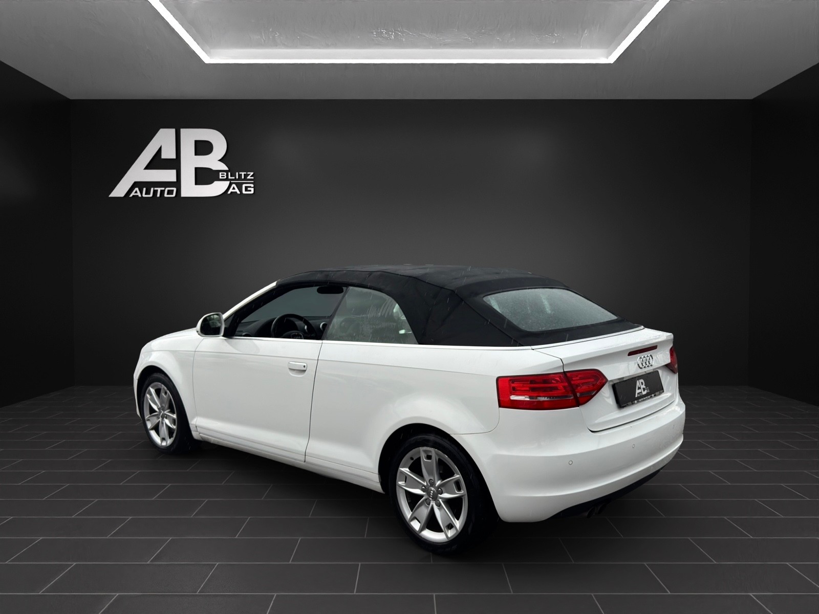 AUDI A3 Cabriolet 1.8 TFSI S-Line Ambition S-tronic-image-12