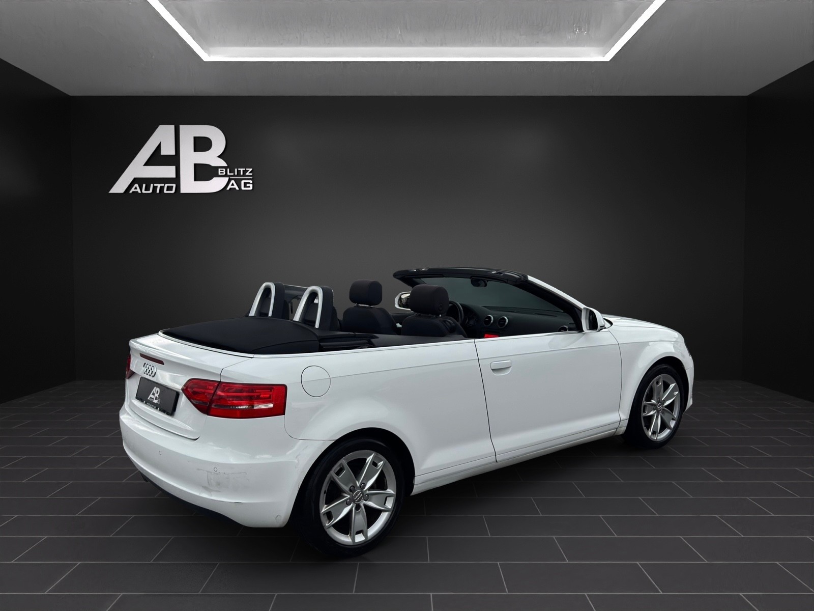 AUDI A3 Cabriolet 1.8 TFSI S-Line Ambition S-tronic-image-4