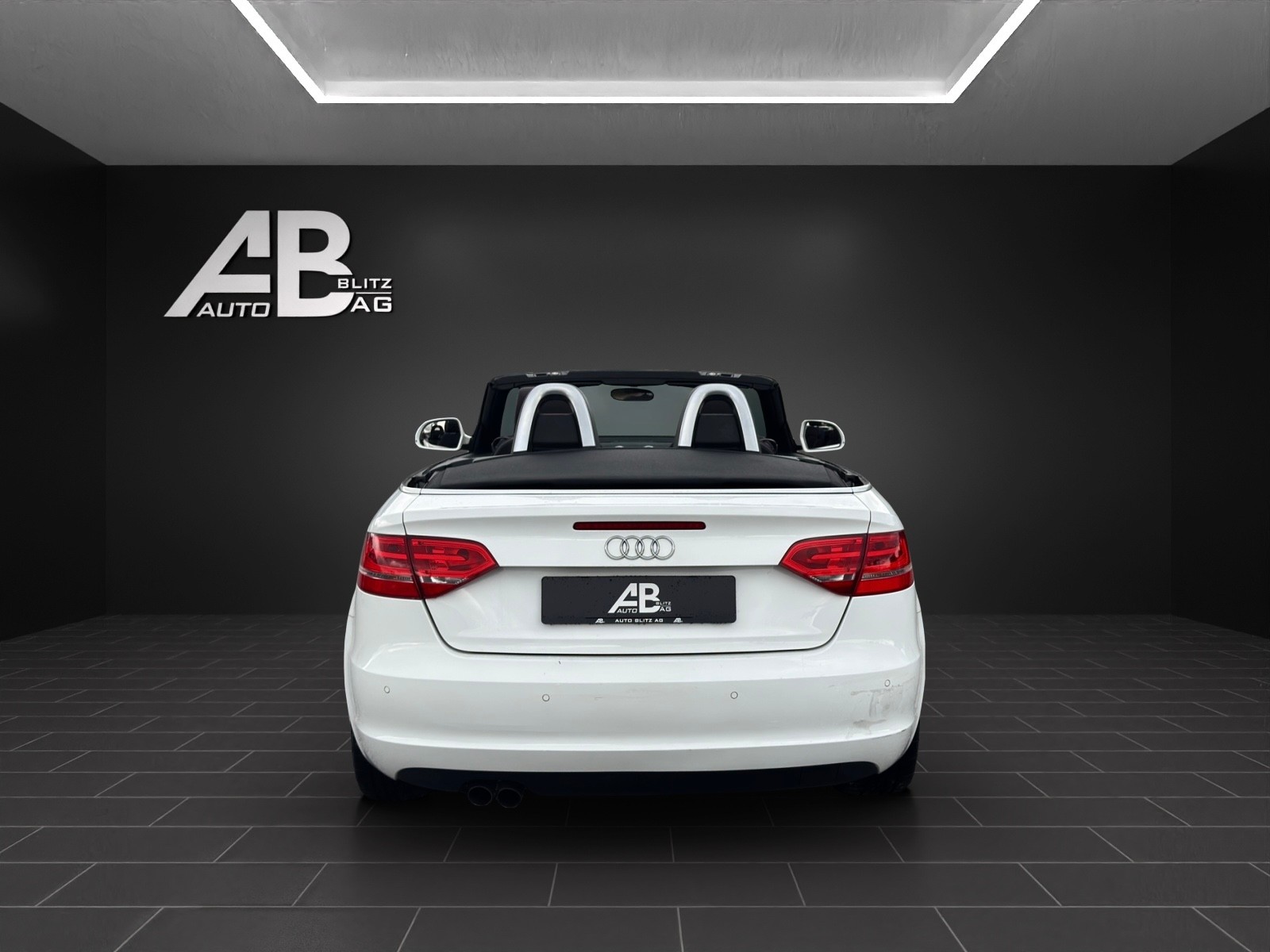 AUDI A3 Cabriolet 1.8 TFSI S-Line Ambition S-tronic-image-3