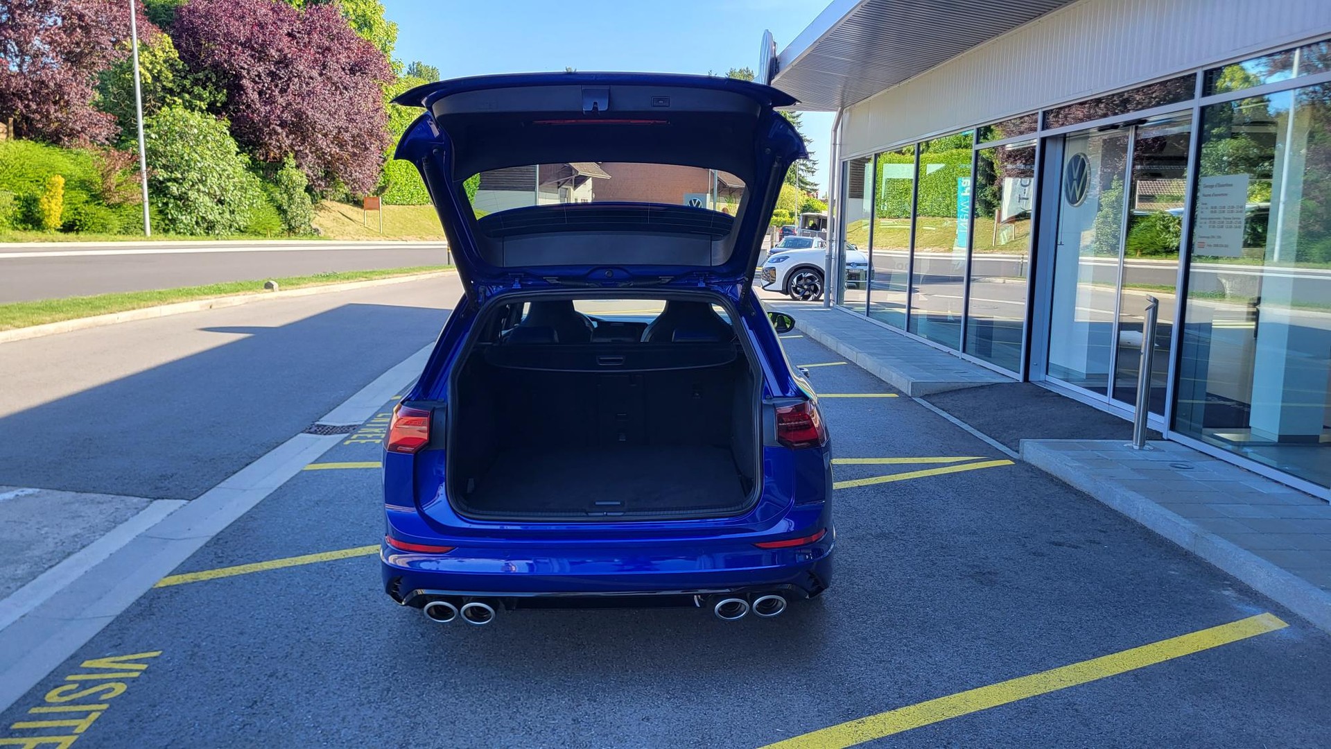 VW Golf Variant 2.0 TSI R DSG 4Motion-image-6