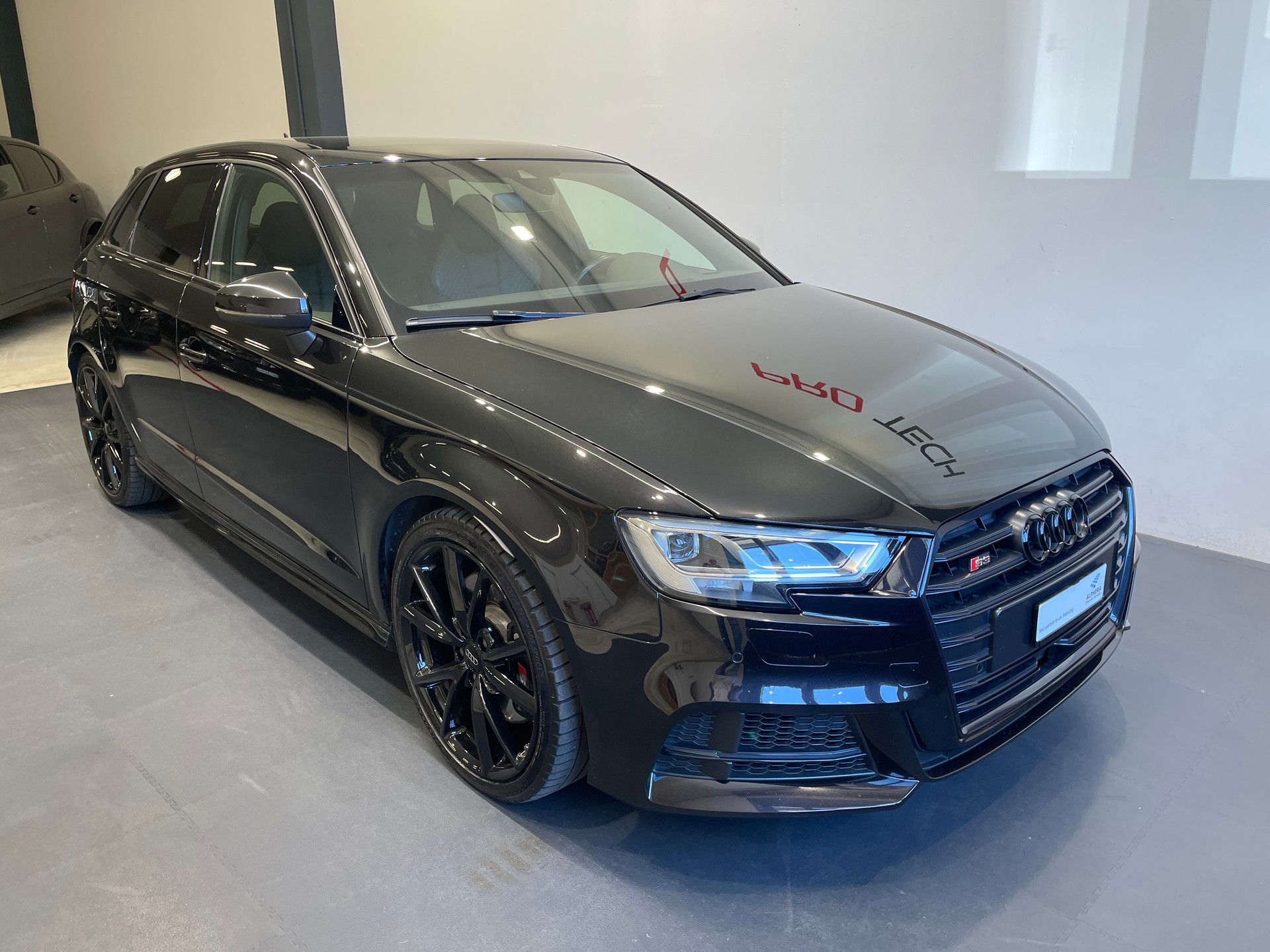 AUDI S3 Sportback 2.0 TFSI quattro S-tronic-showroom-element-2