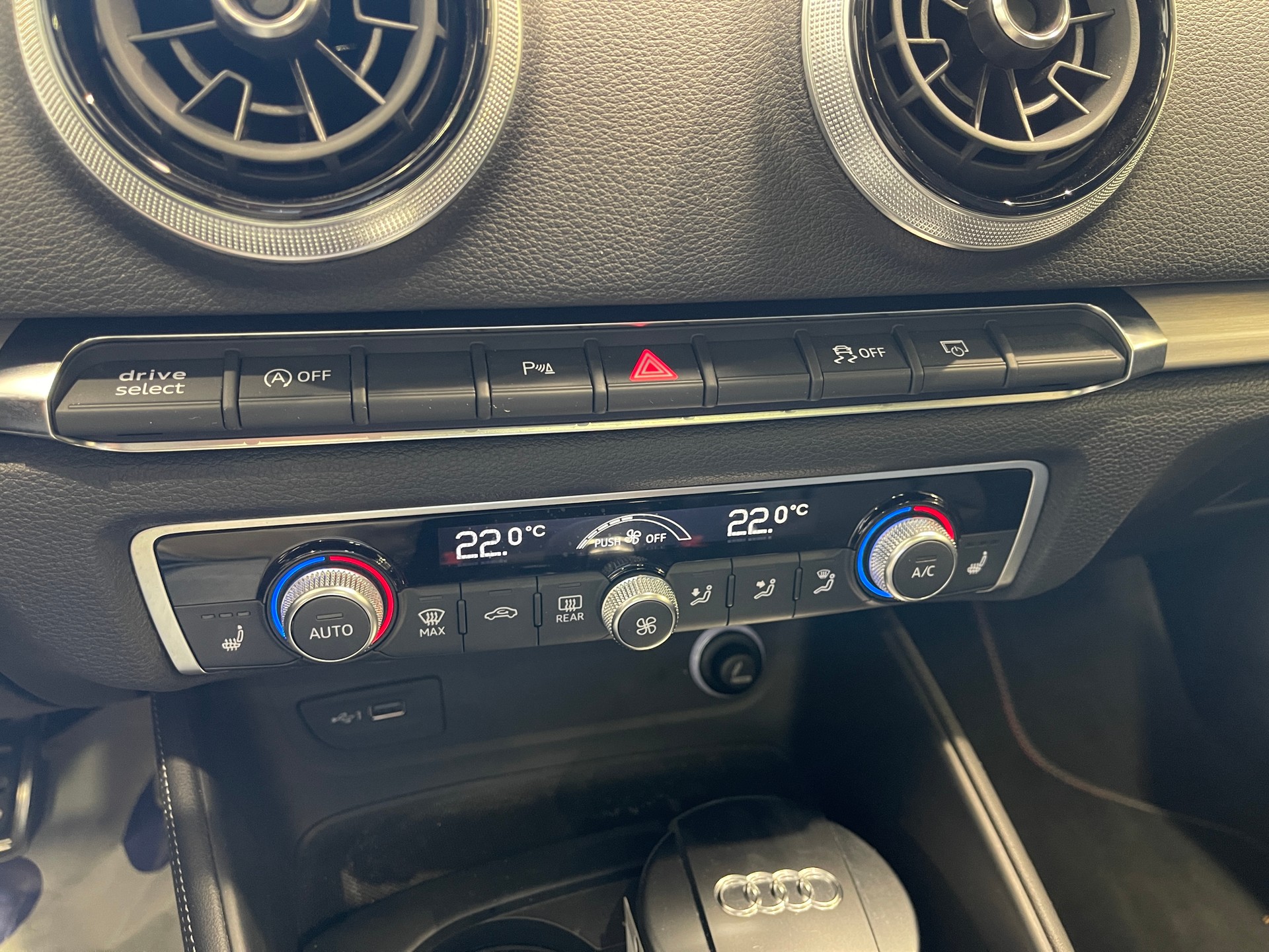AUDI S3 Sportback 2.0 TFSI quattro S-tronic-image-17