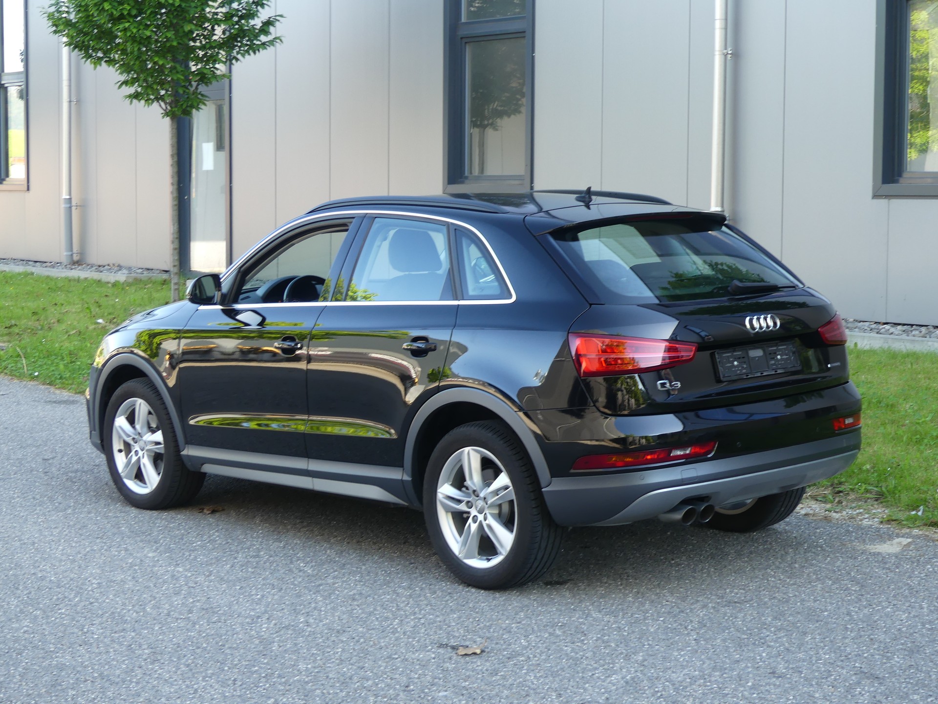 AUDI Q3 2.0 TFSI design quatt.-image-11