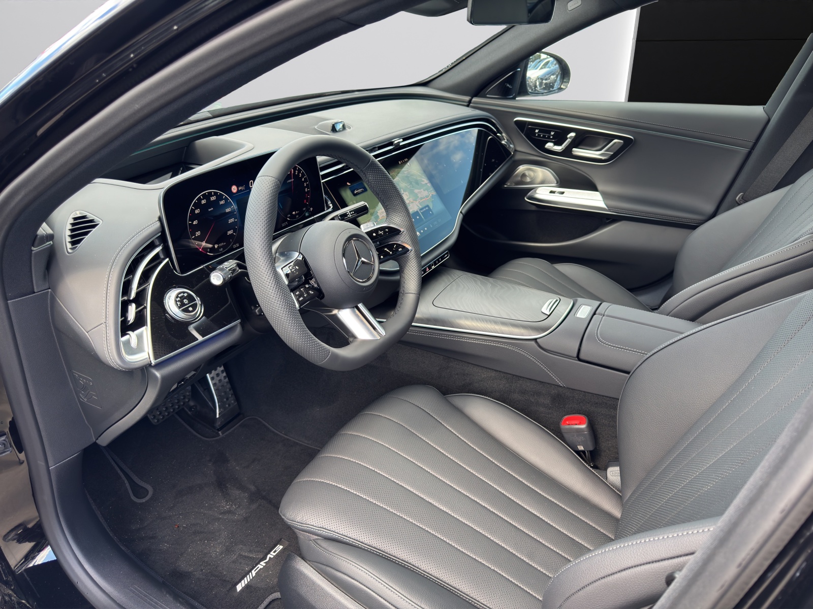 MERCEDES-BENZ E 300 e 4Matic EQ Hybrid 9G-Tronic-image-5